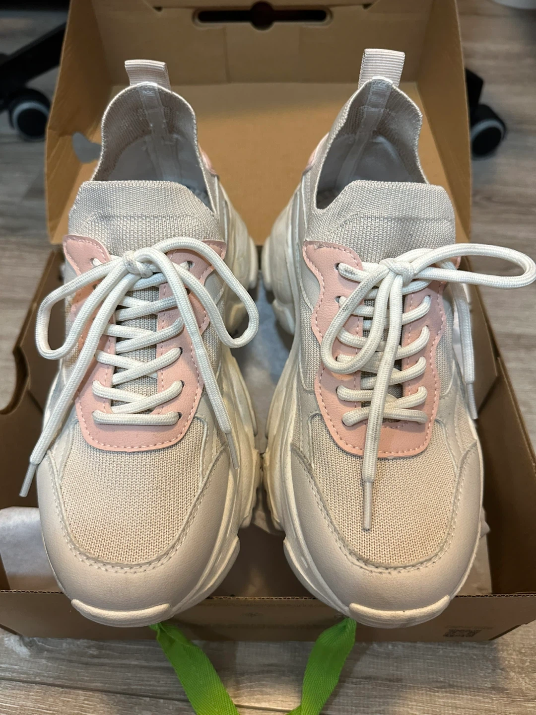 Sneakers Size 8