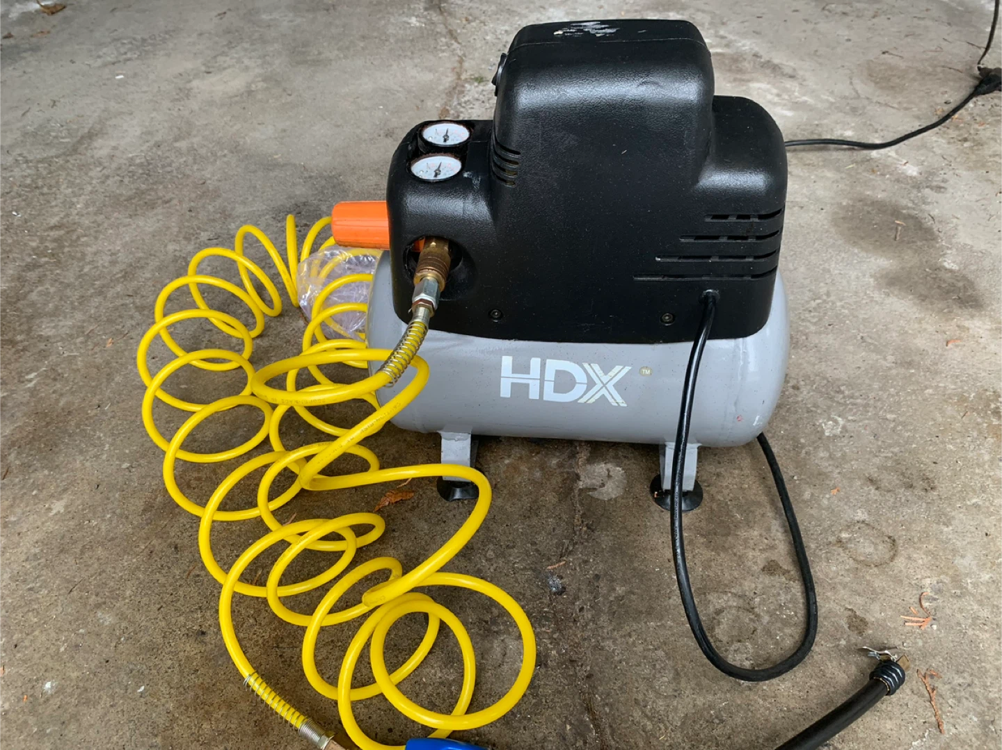 HDX 2.0 Gallon Air Compressor with Hose and Tire Inflator - photo 3
