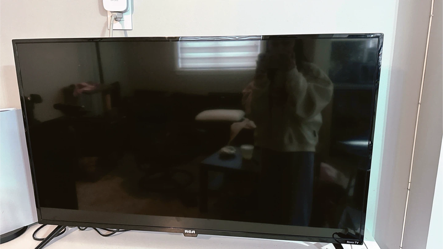 RCA 42" Full HD TV with 3 HDMI Ports - photo 2