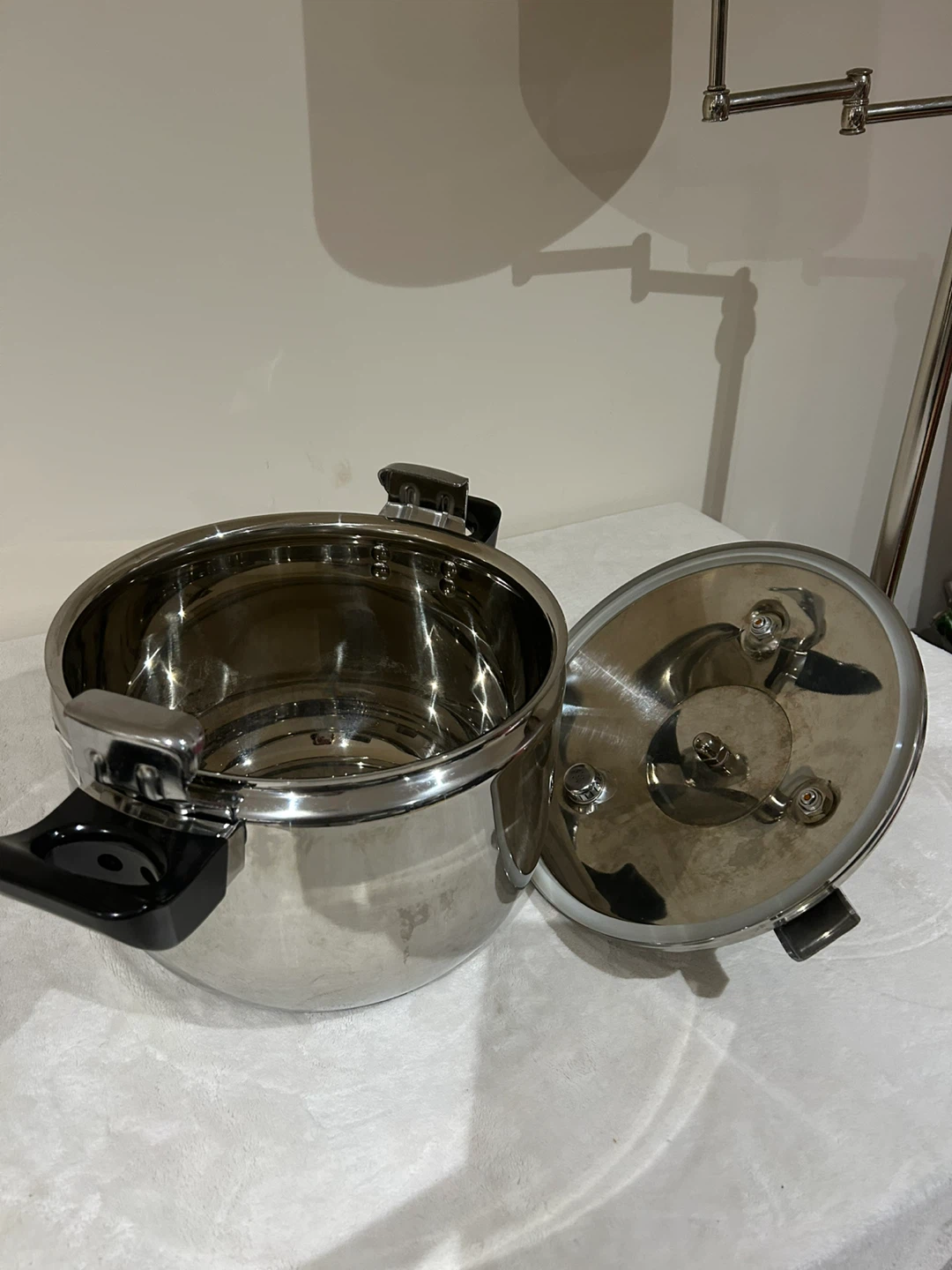 Brand new Stainless Steel Pressure Cooker 50cm - photo 2