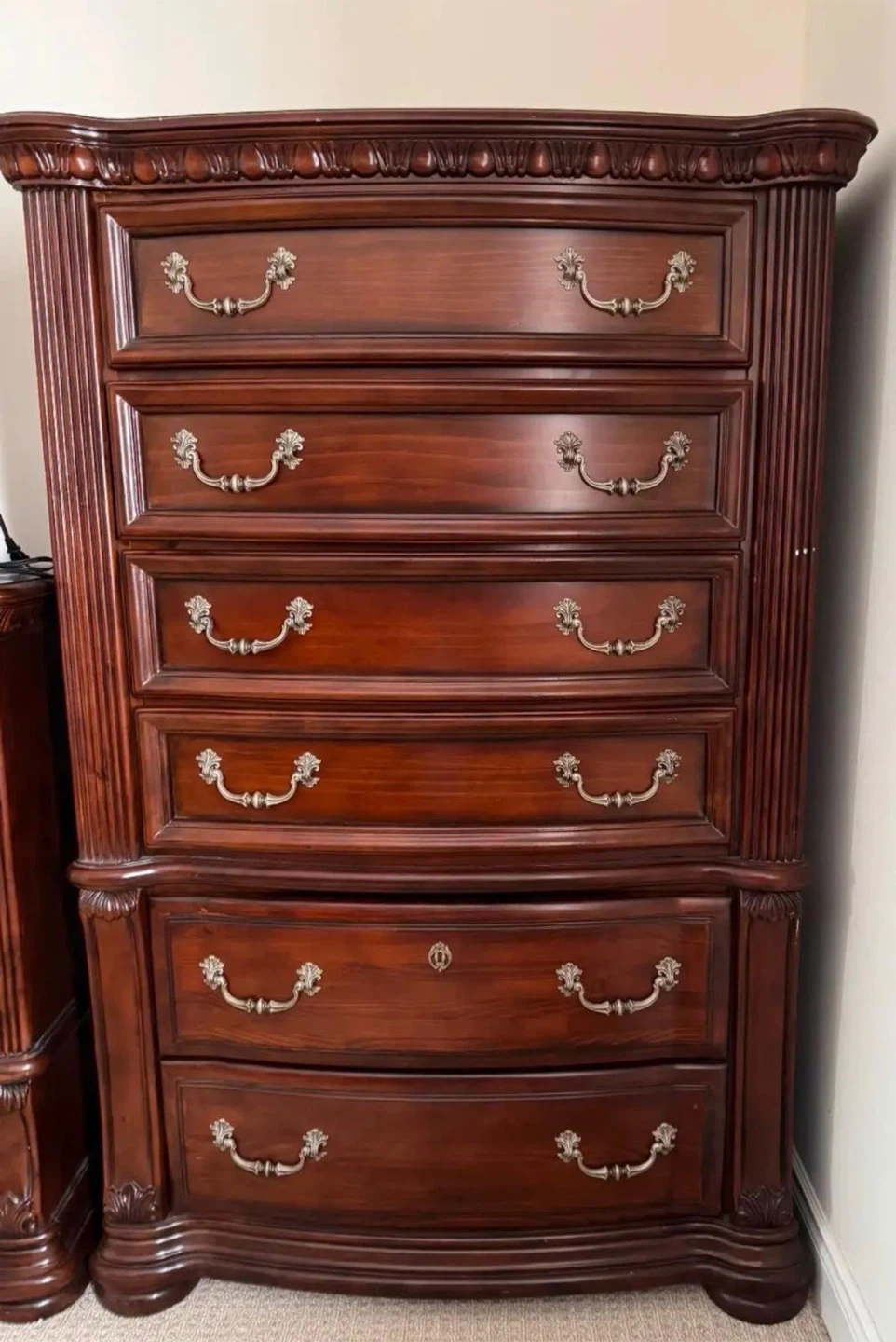 5 piece Dark Wood Bedroom Set with Dresser and Nightstands - photo 3