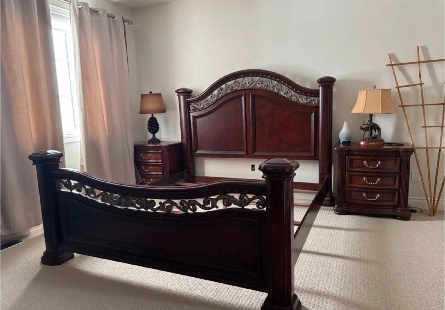 5 piece Dark Wood Bedroom Set with Dresser and Nightstands - photo 2