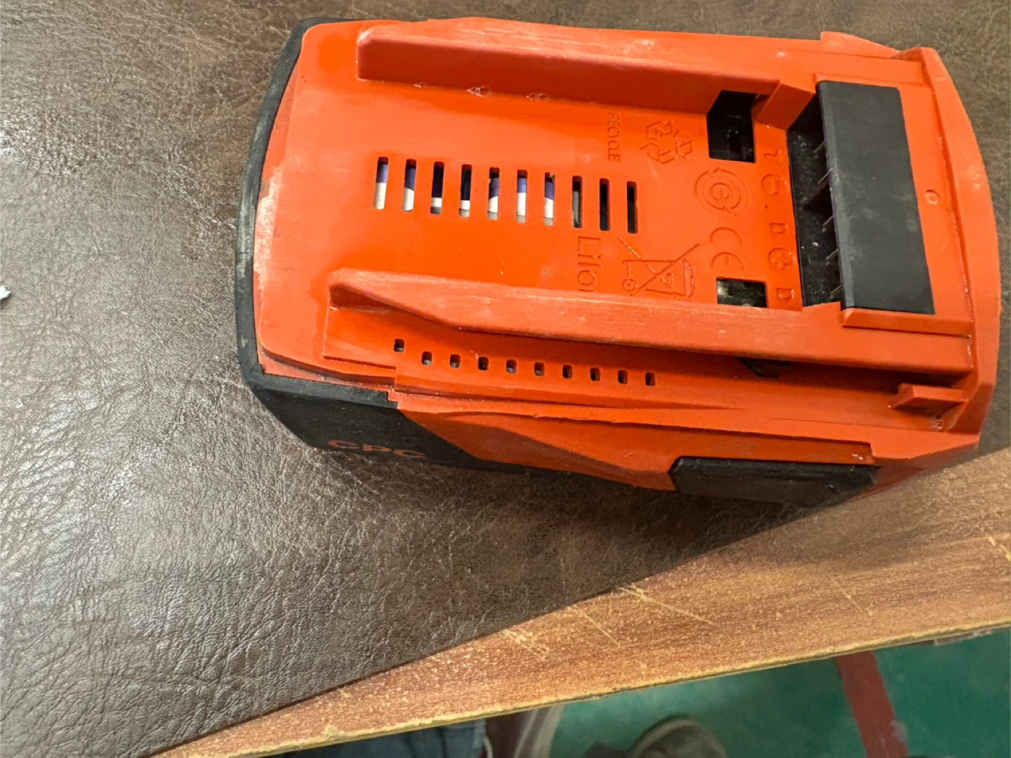 Hilti C 4/36-90 Li-Ion Battery Charger - photo 2