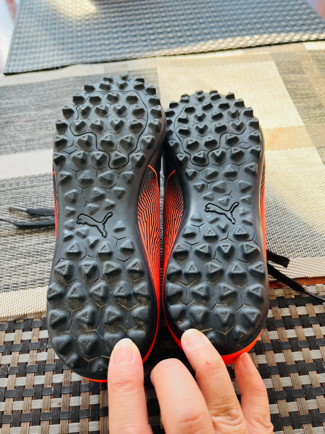 Shoes: Kids Soccer Cleats (unisex) Size 4 - photo 2