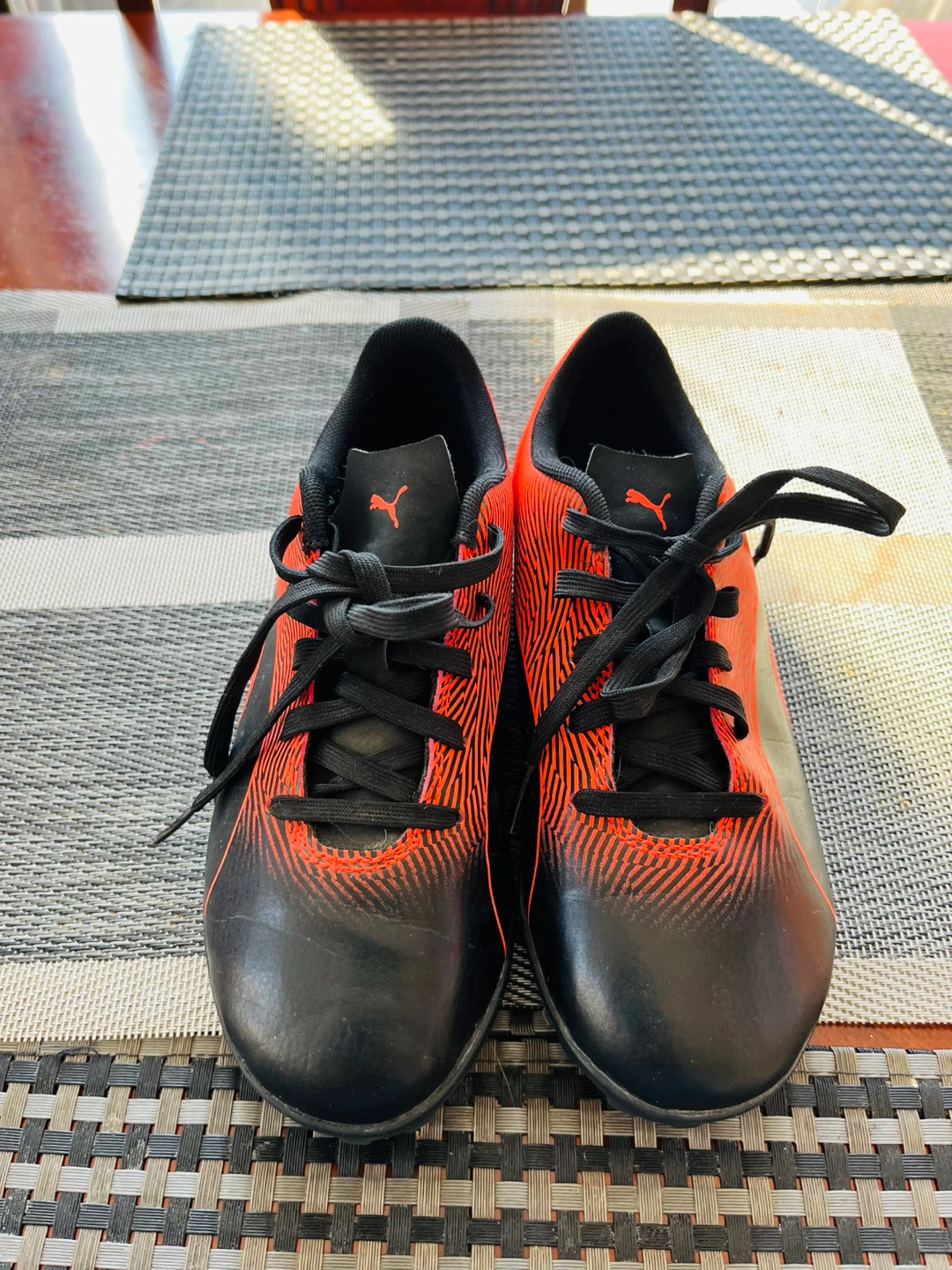 Shoes: Kids Soccer Cleats (unisex) Size 4