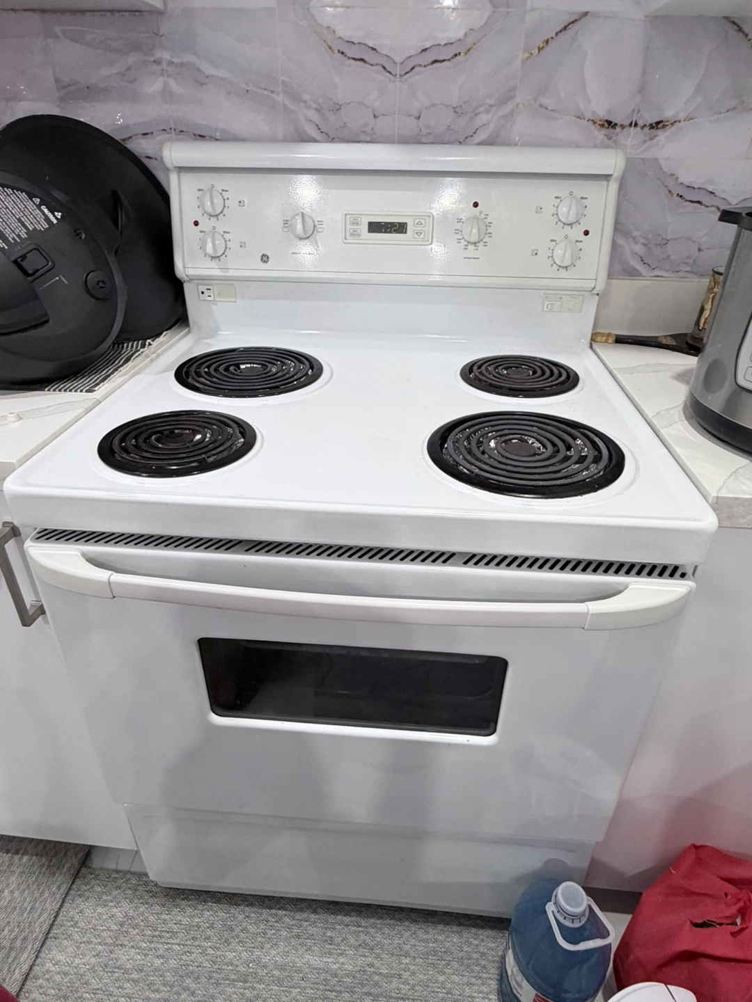 GE White Electric Coil Top Stove and Oven - photo 3