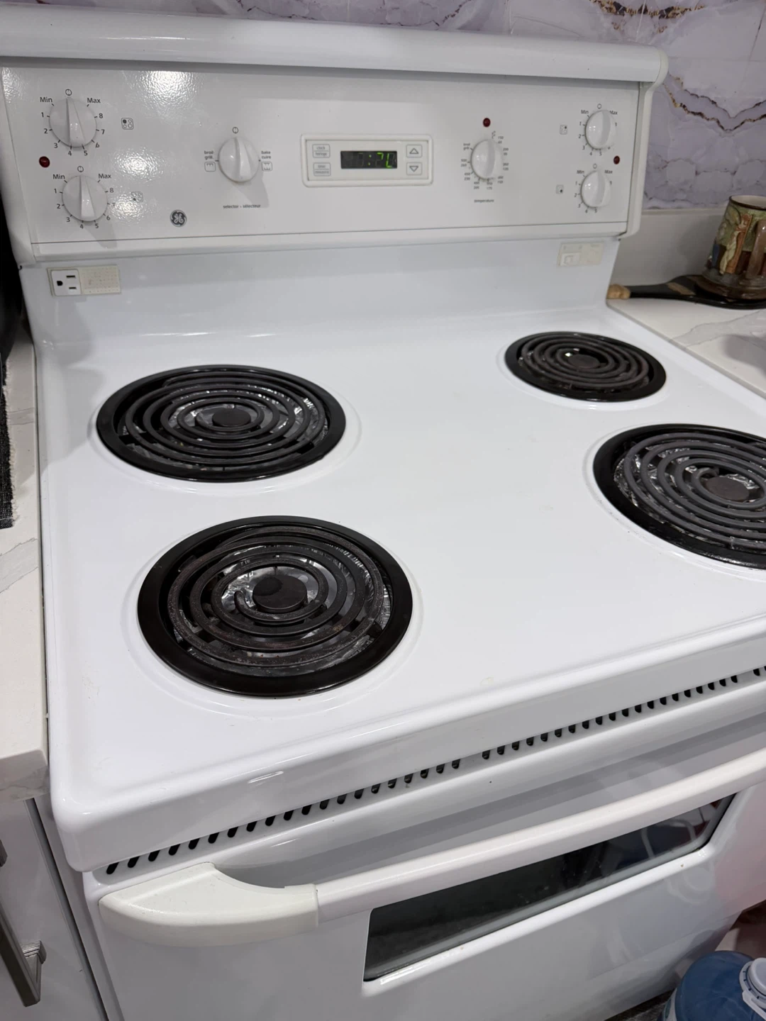 GE White Electric Coil Top Stove and Oven - photo 4