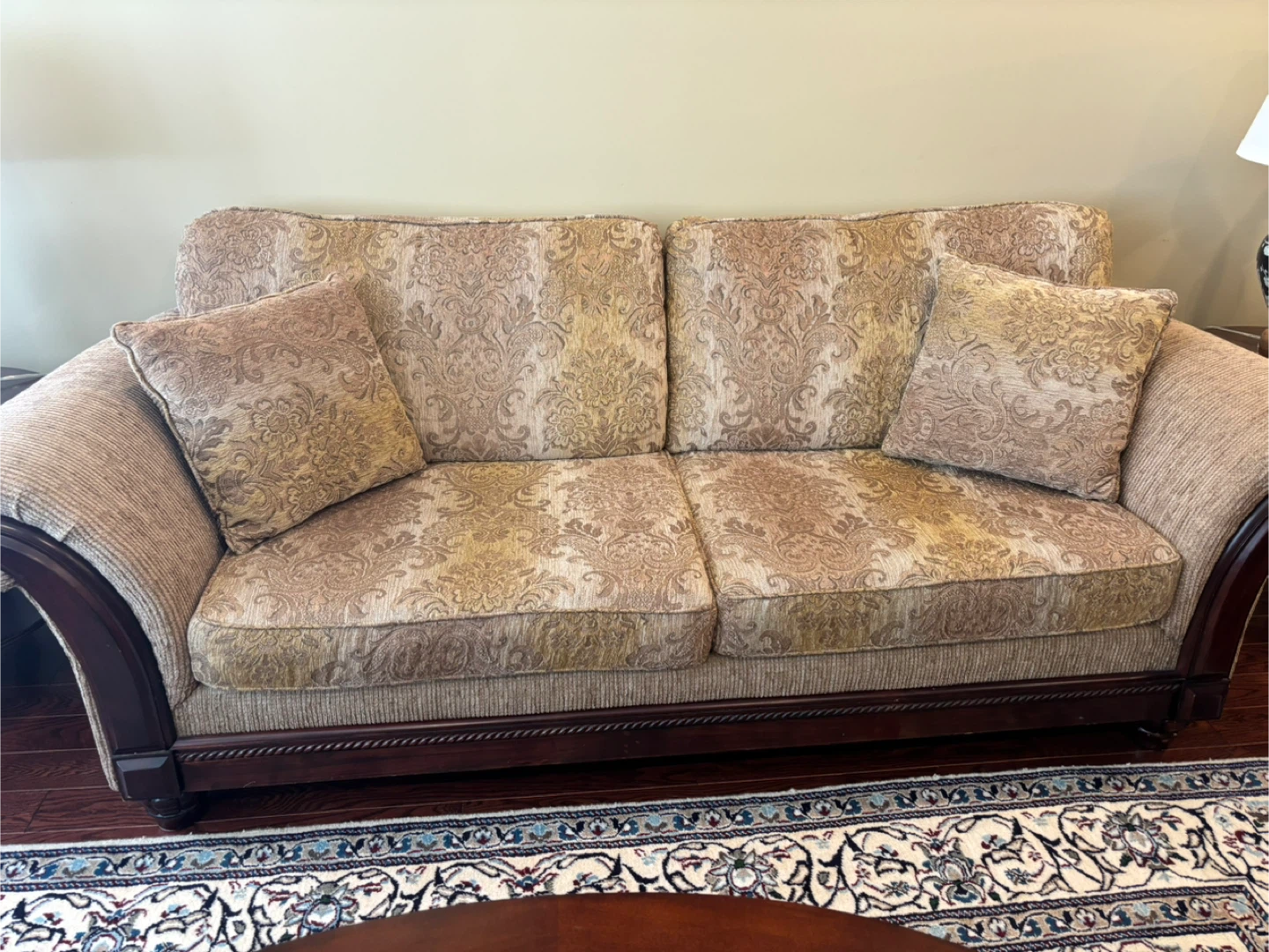 Traditional 3-Piece Living Room Set - photo 3