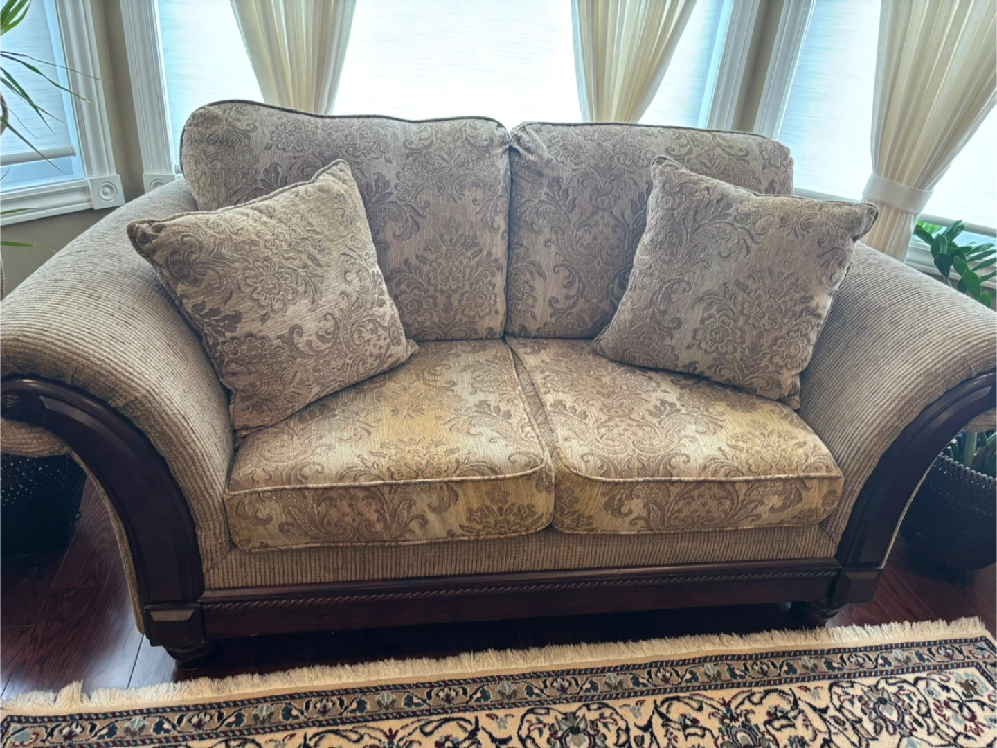 Traditional 3-Piece Living Room Set - photo 2