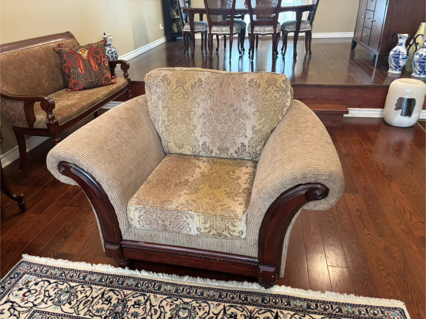 Traditional 3-Piece Living Room Set - photo 4