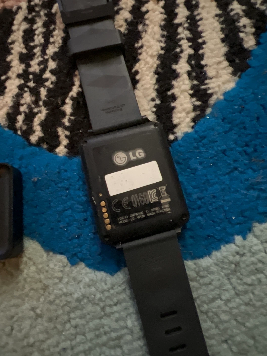 LG W100 Smartwatch - photo 2