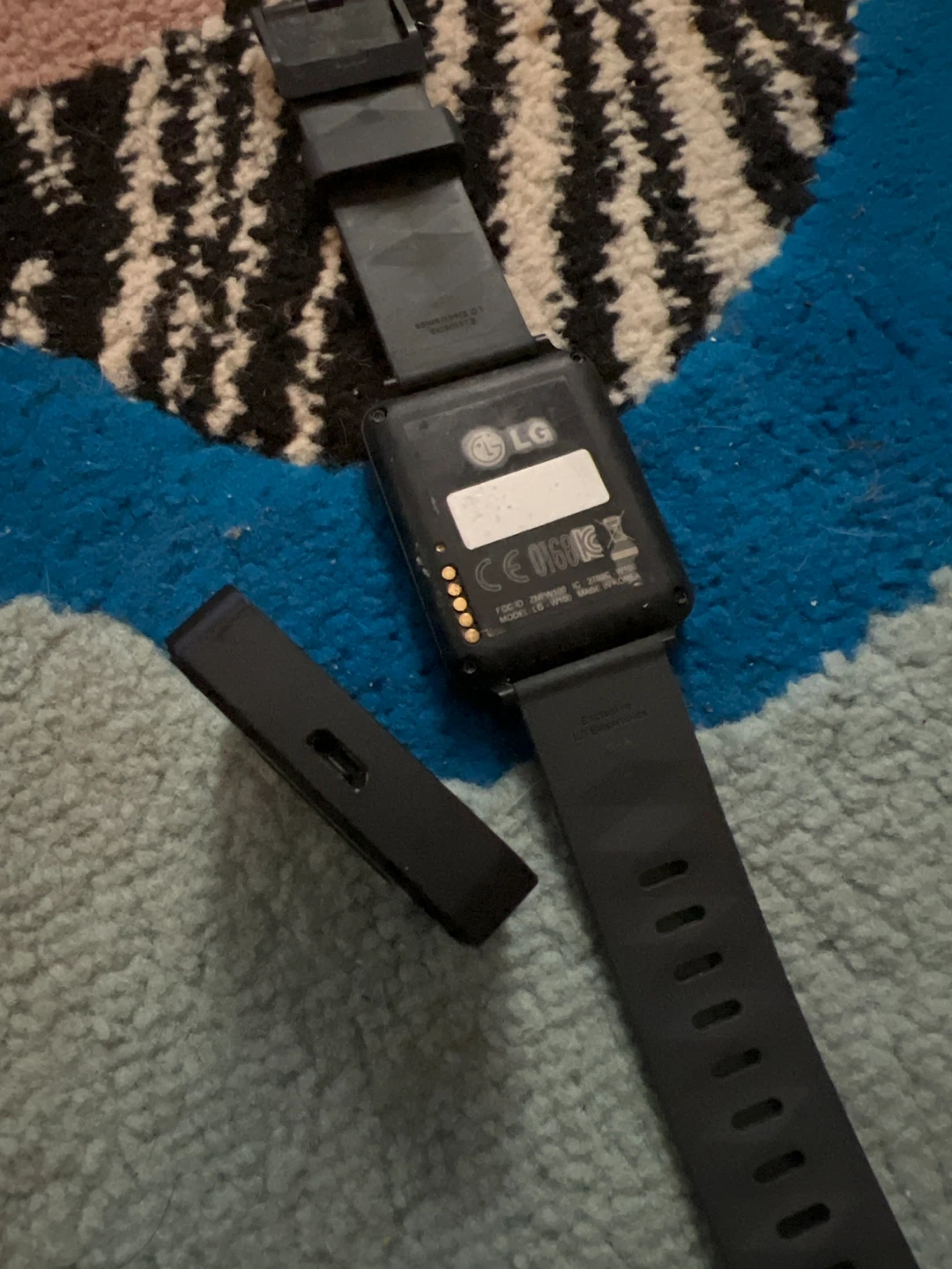 LG W100 Smartwatch - photo 3