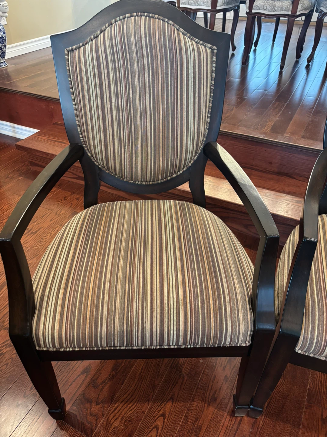 Armchairs with striped upholstery - photo 2