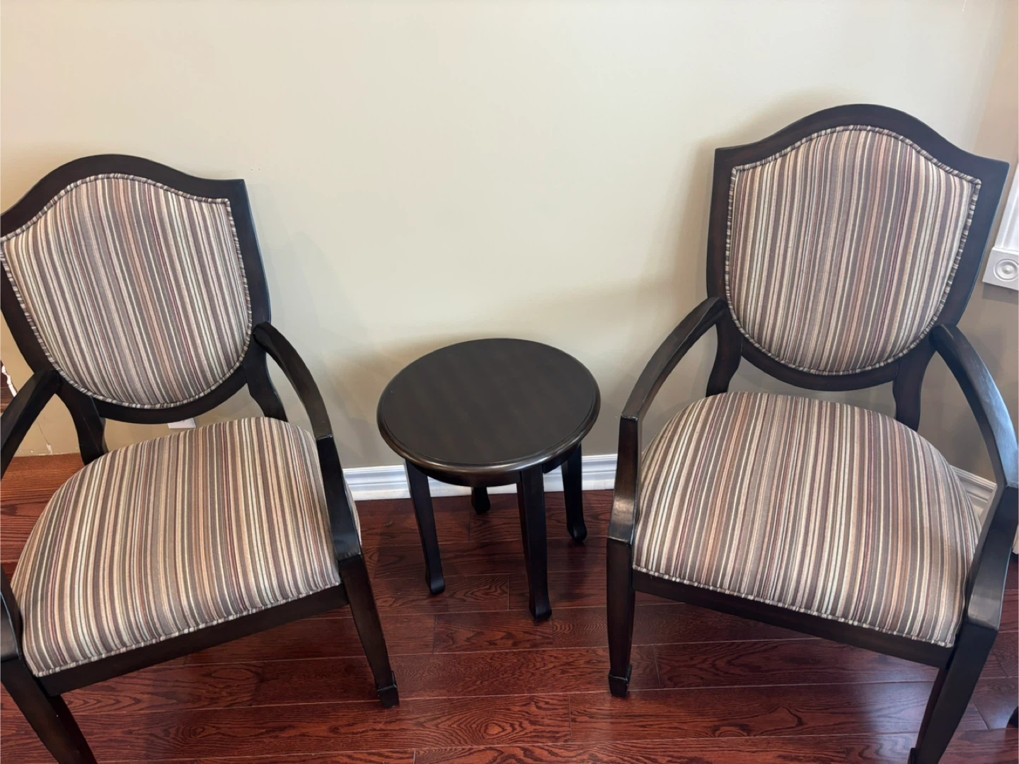 Armchairs with striped upholstery - photo 3