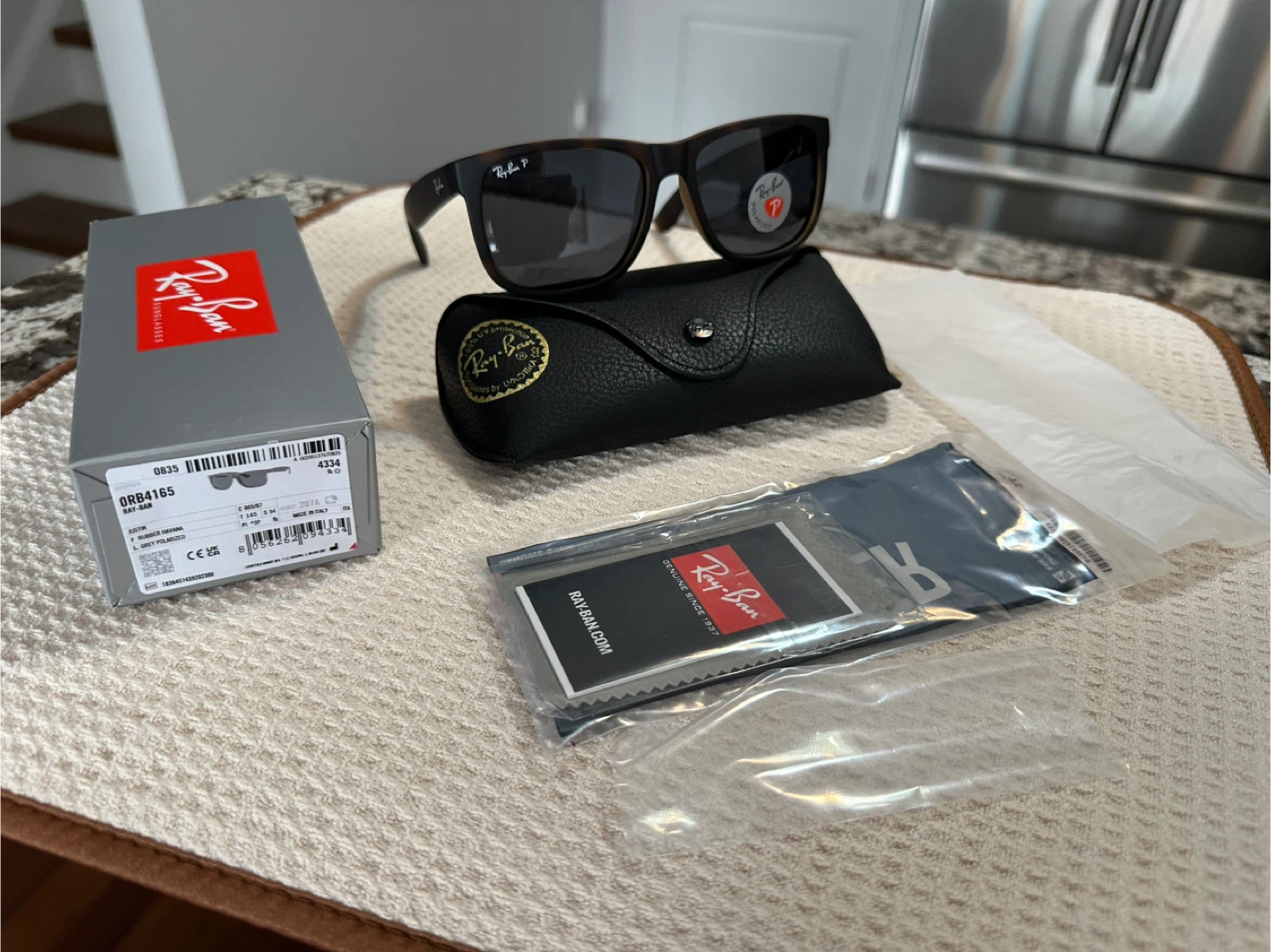 🕶️ New in Box Ray-Ban Justin Polarized Sunglasses. MADE IN ITALY