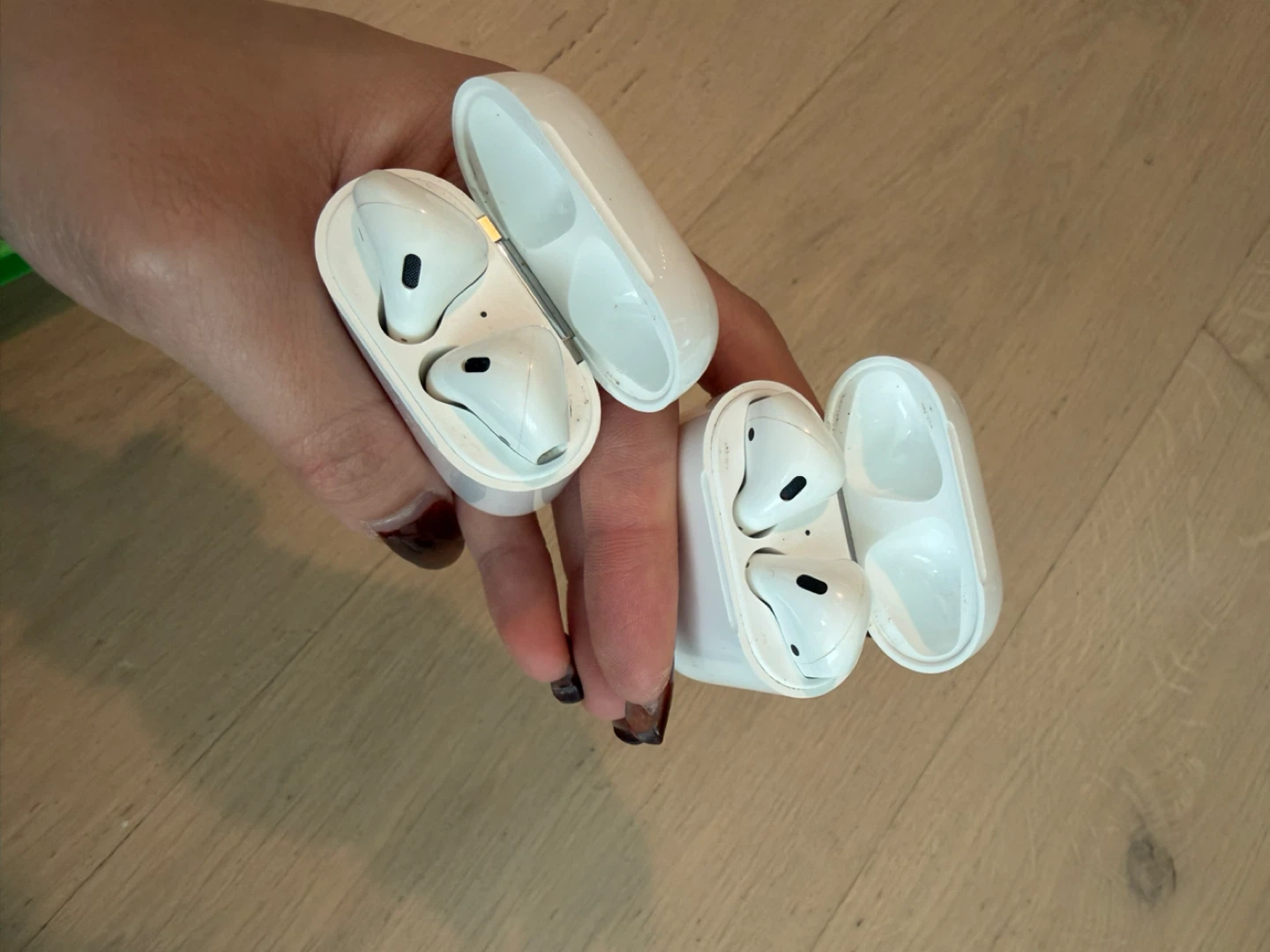 Apple AirPods (2nd Gen) with Charging Case - White - photo 2