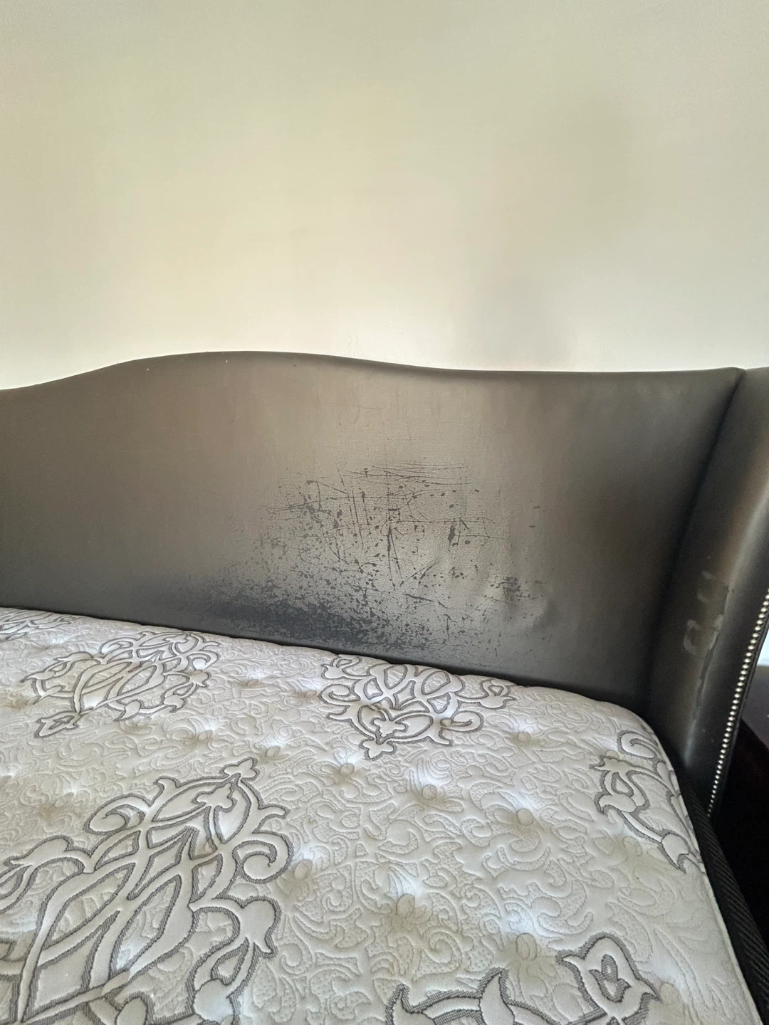 Wingback King size Bed Frame with Mattress - photo 2