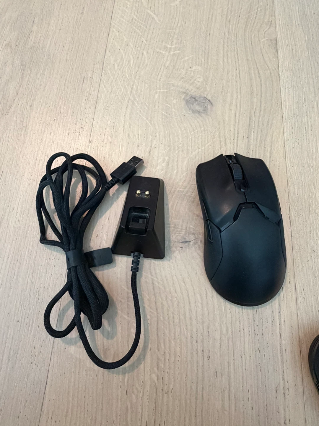 Razer Viper Ultimate Wireless Gaming Mouse Charging Dock - photo 2