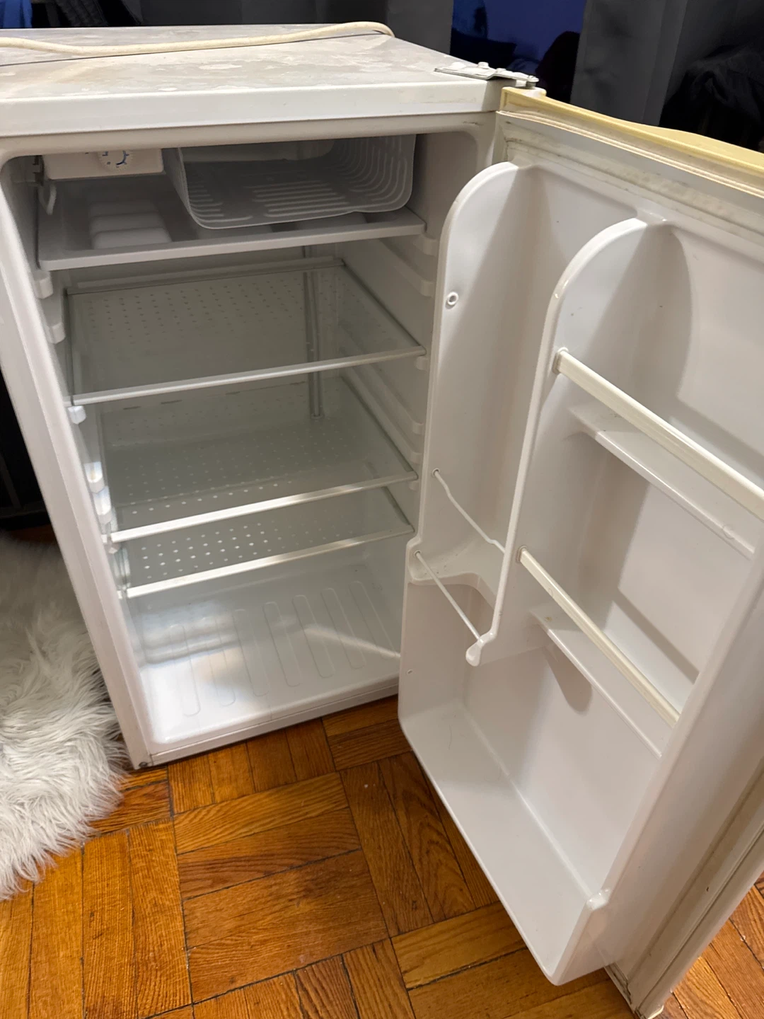 Compact Refrigerator - photo 2