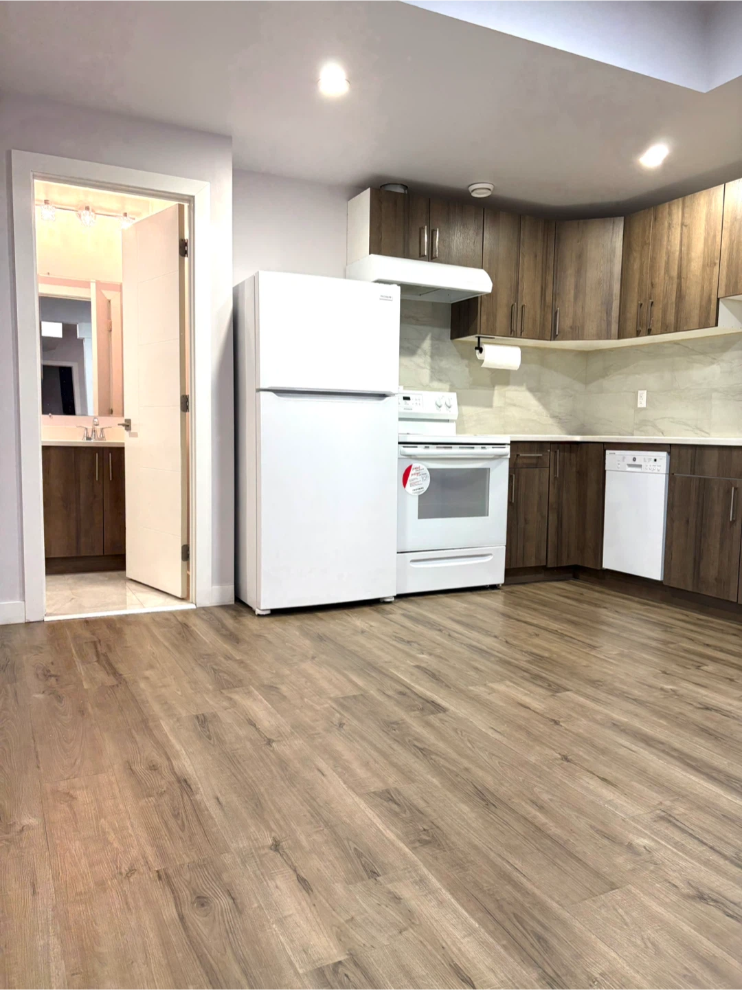 Basement Suite, West End - photo 3