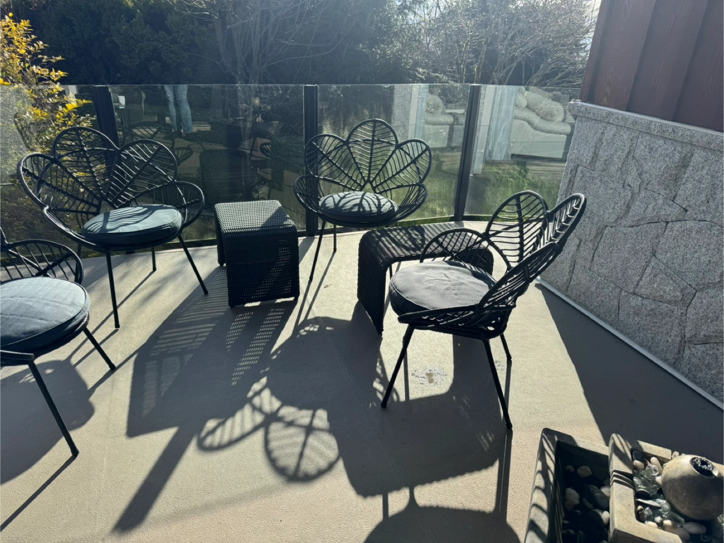 Set of 4 Black Wicker Outdoor Chairs with 1 Table