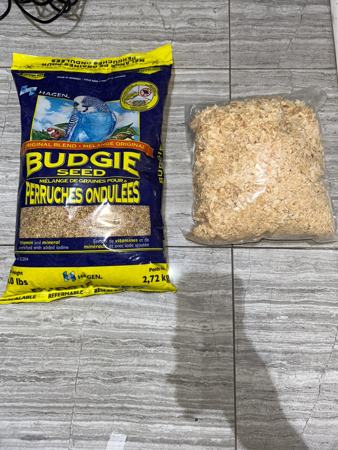Hagen Budgie Seed Mix and Soft wood chips for bird’s nest.