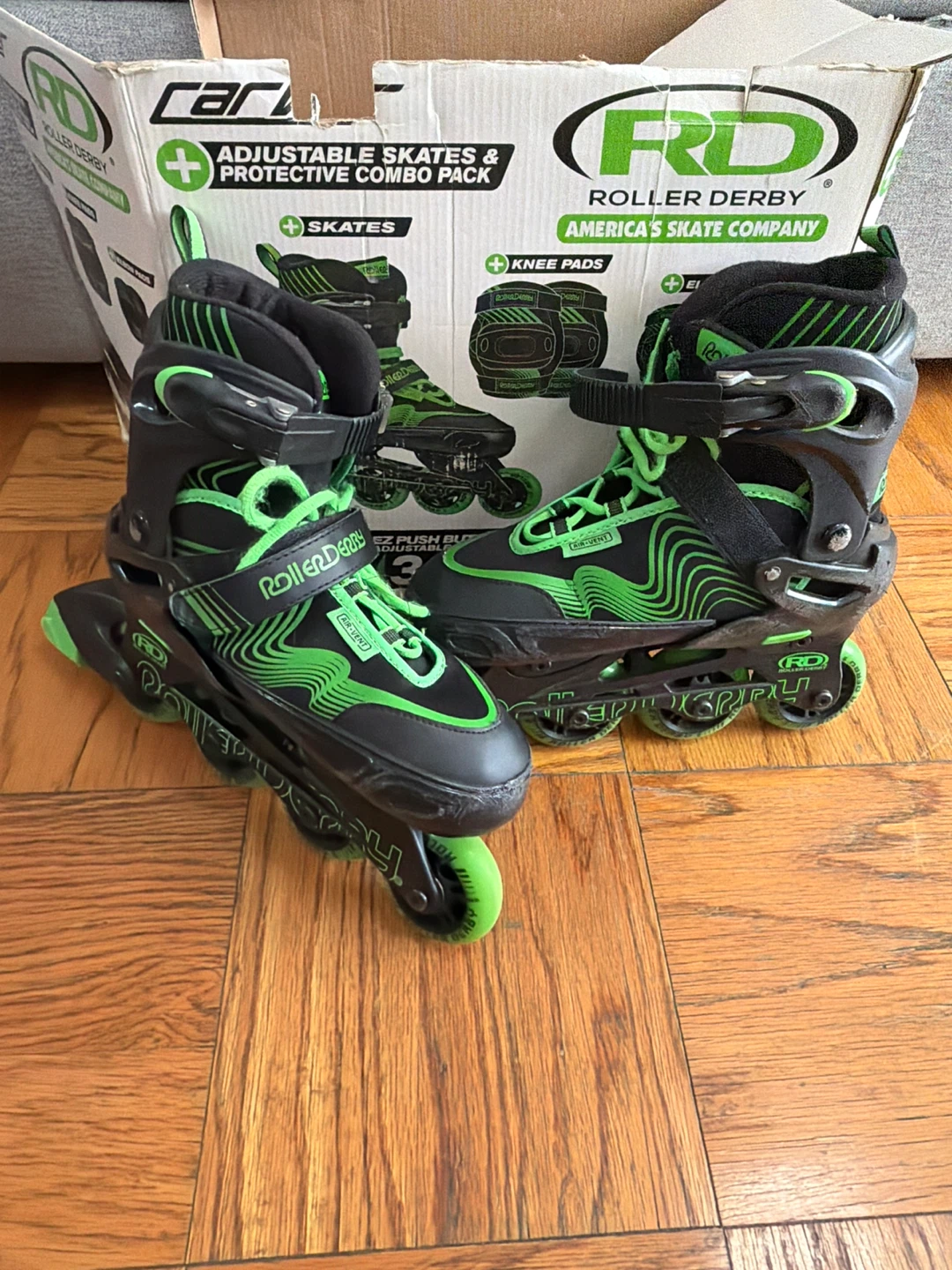 Adjustable size roller skates size 3-6 - photo 3