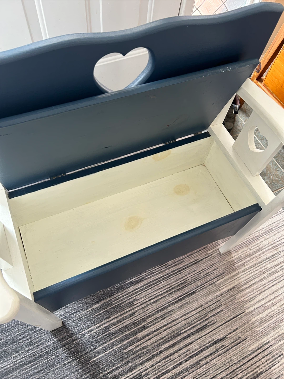 Handmade Child’s Storage Bench – Toronto Team Colours - photo 3