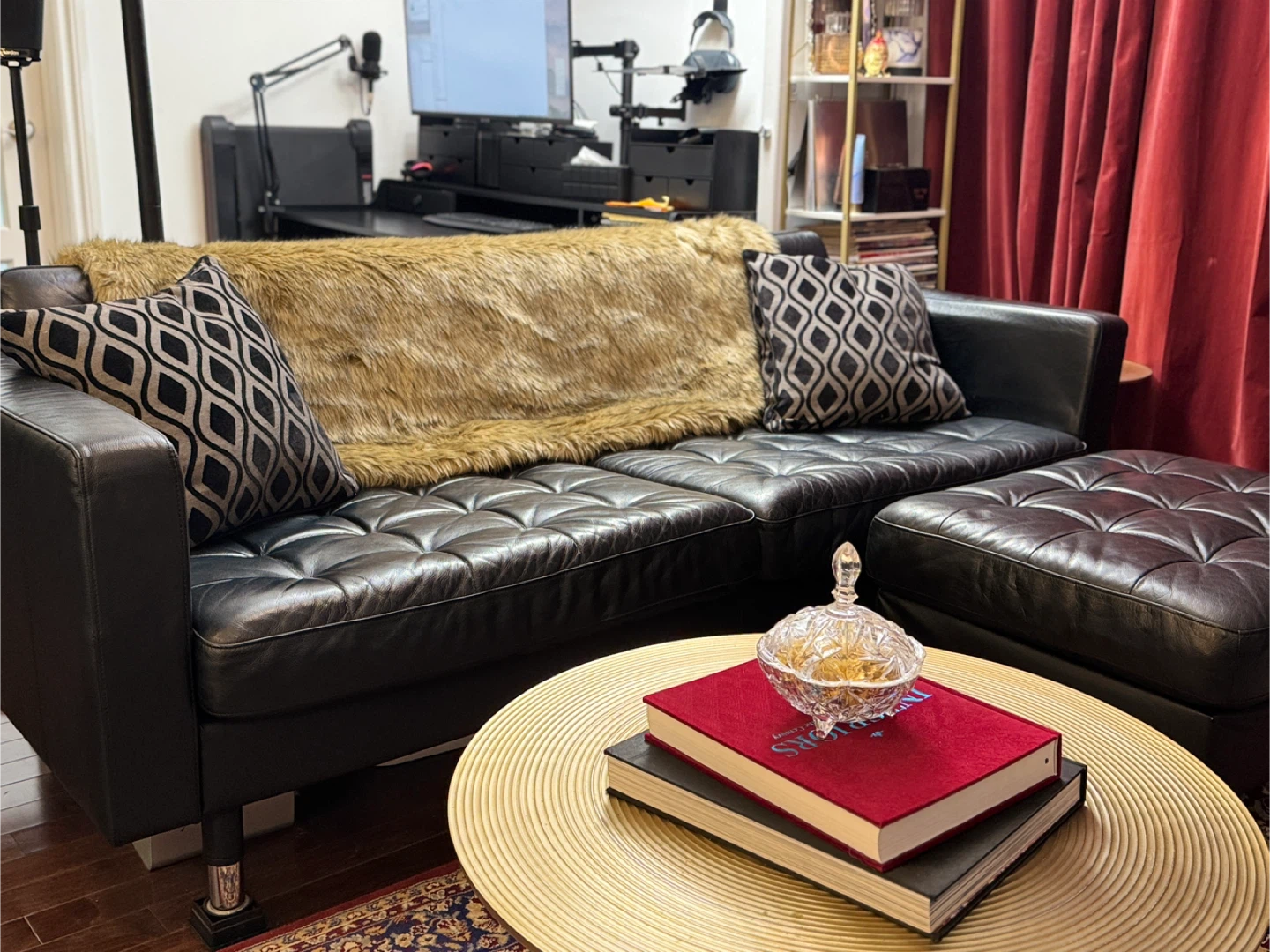 Black Tufted Leather Sofa with Ottoman - photo 3