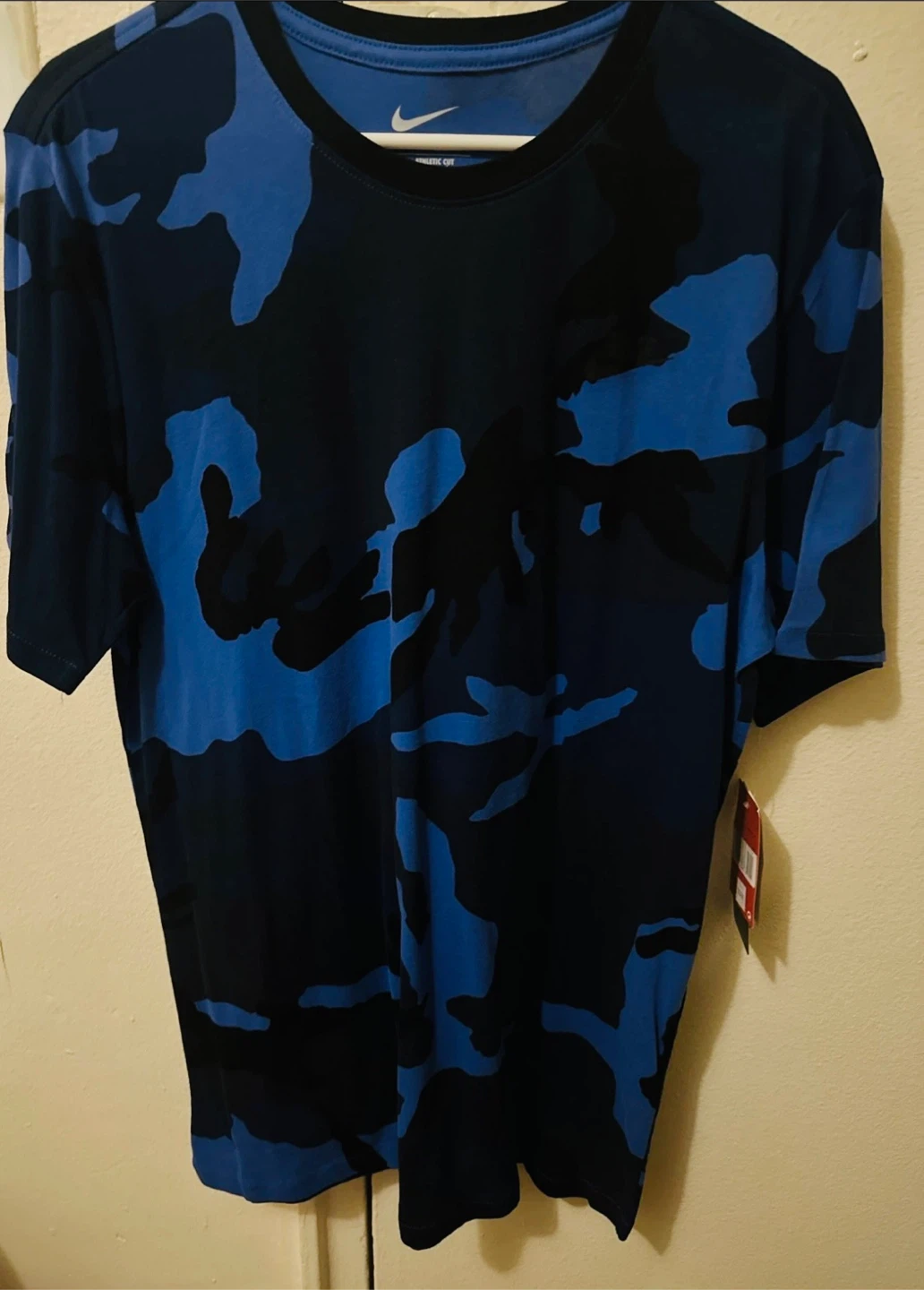 Nike "The Nike Tee" Camo Athletic Fit T-Shirt Size Large
