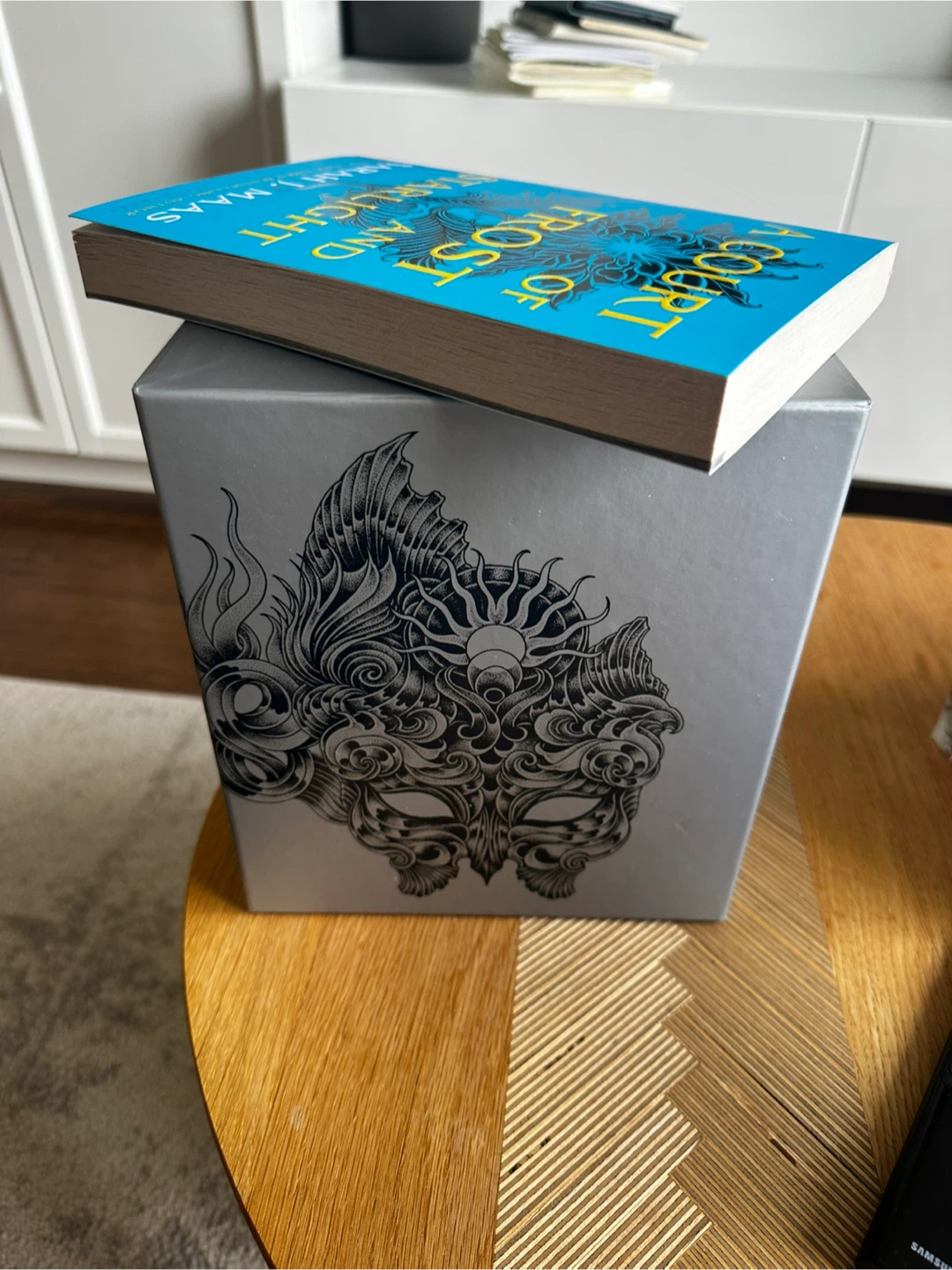 A Court of Thorns and Roses 5-Book Box Set by Sarah J. Maas - photo 4