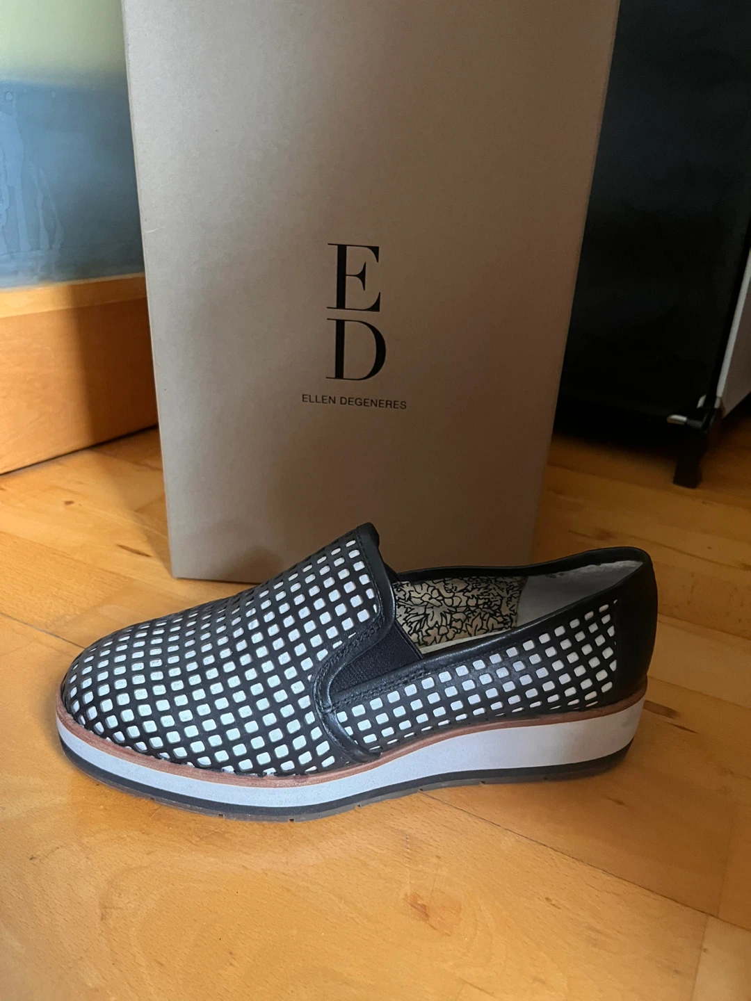 NEW 6.5 M Ellen DeGeneres shoes