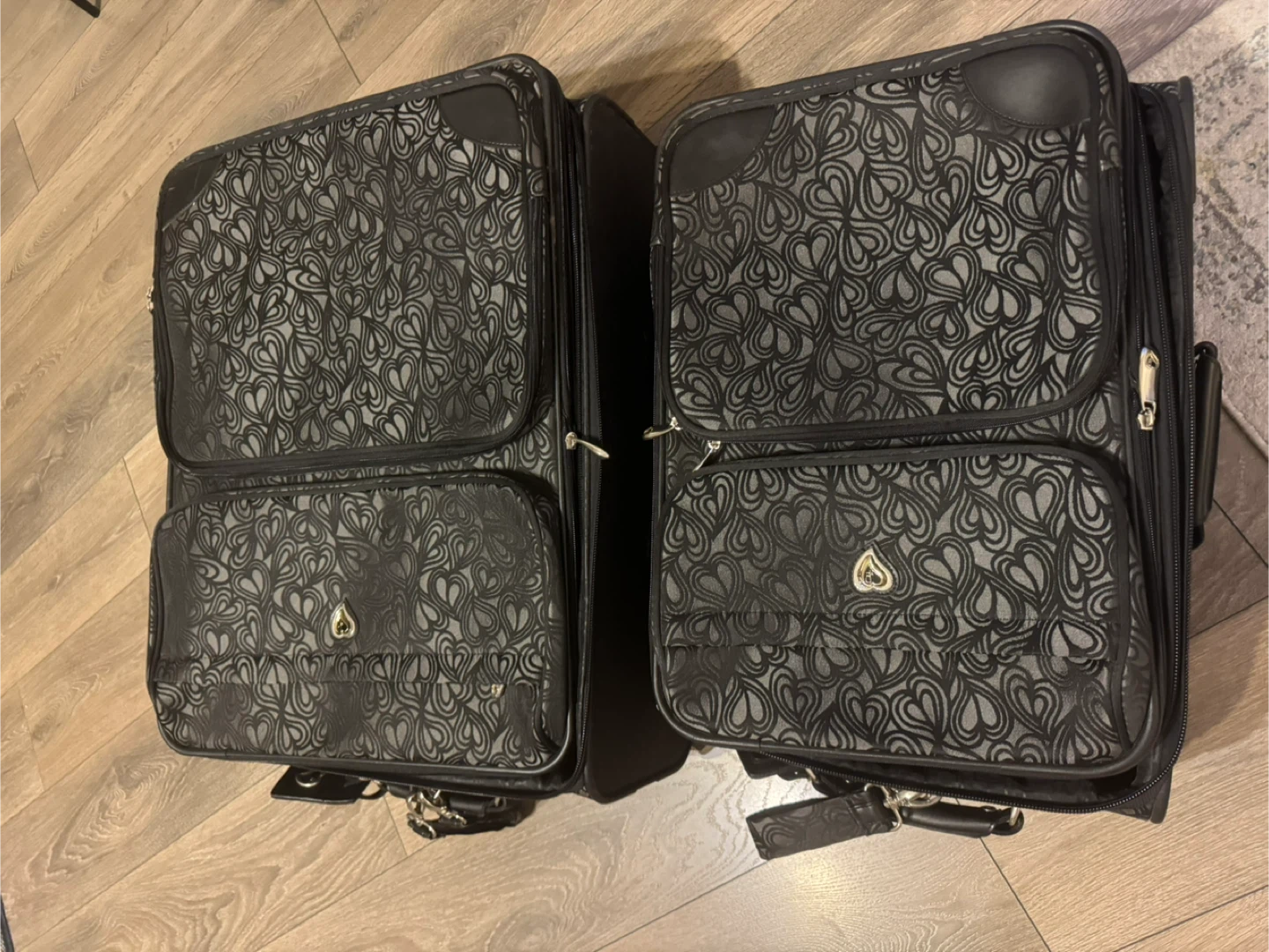 Set of 2 Black Heart Pattern Luggage Bags