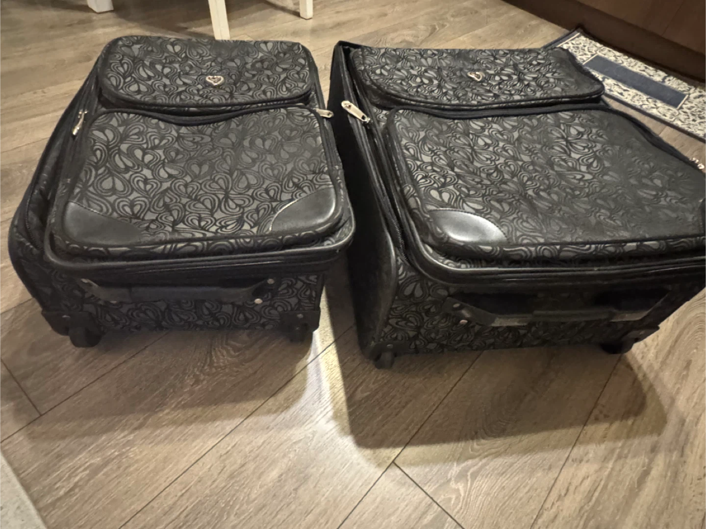 Set of 2 Black Heart Pattern Luggage Bags - photo 3