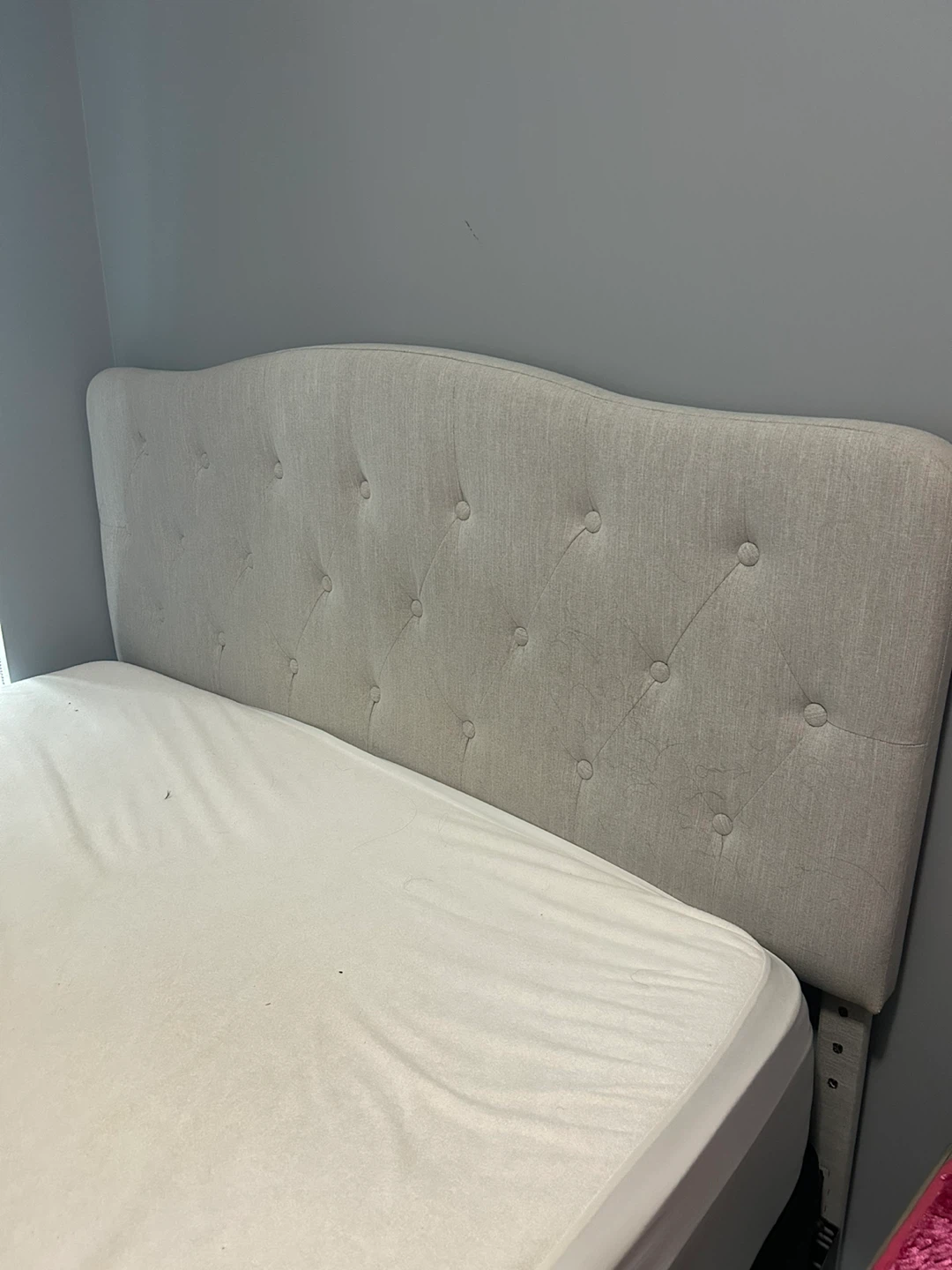 tufted upholstered headboard with a curved top - photo 5