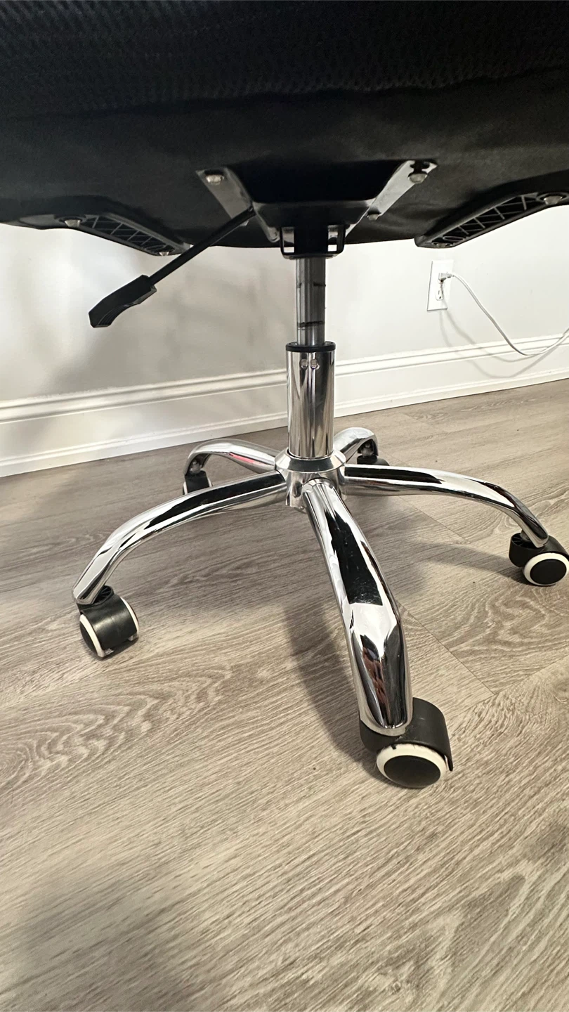 MotionGrey Ergonomic Office Chair – Excellent Condition - photo 4