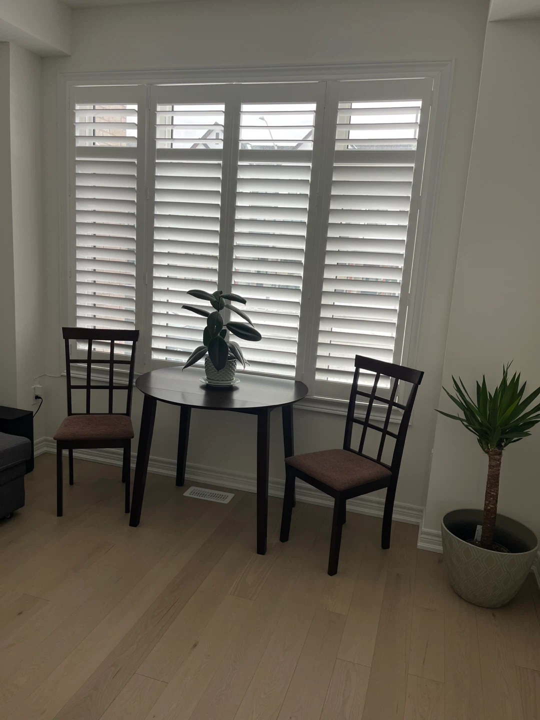 Round Dining Table with 2 Chairs