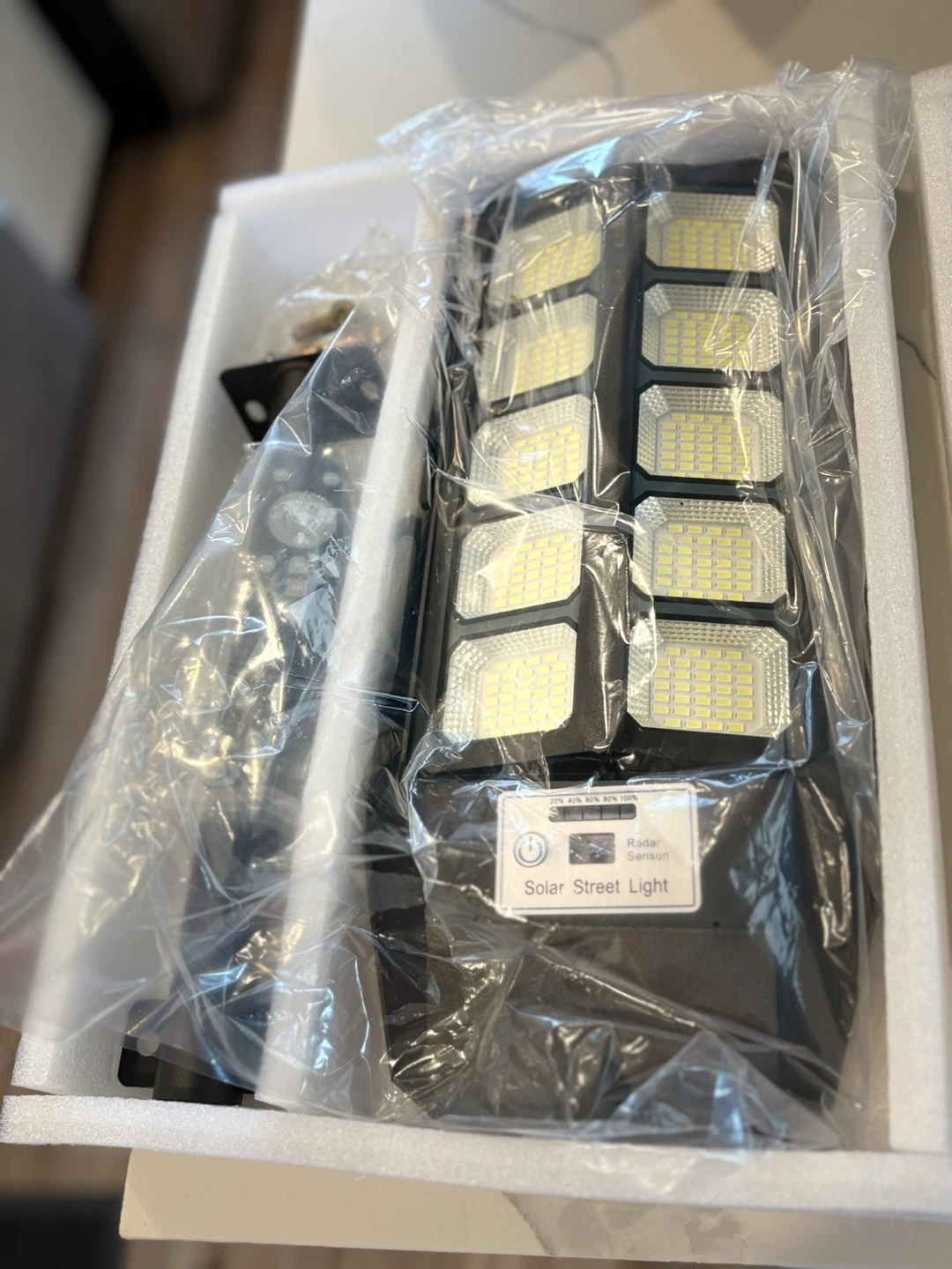 DEEPN Solar Street Light with Remote - photo 3
