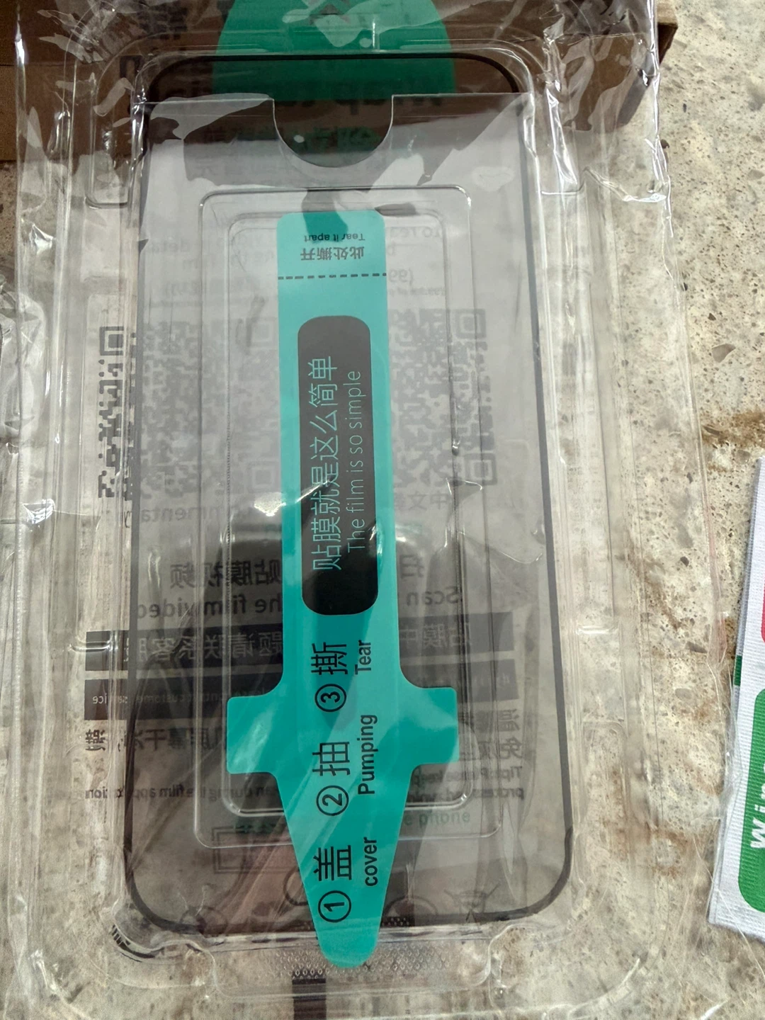 iPhone 15 Pro Screen Protector with Wipes - photo 2