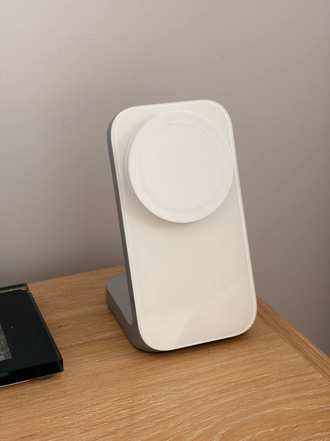 Nomad Stand One 15w MagSafe Charger