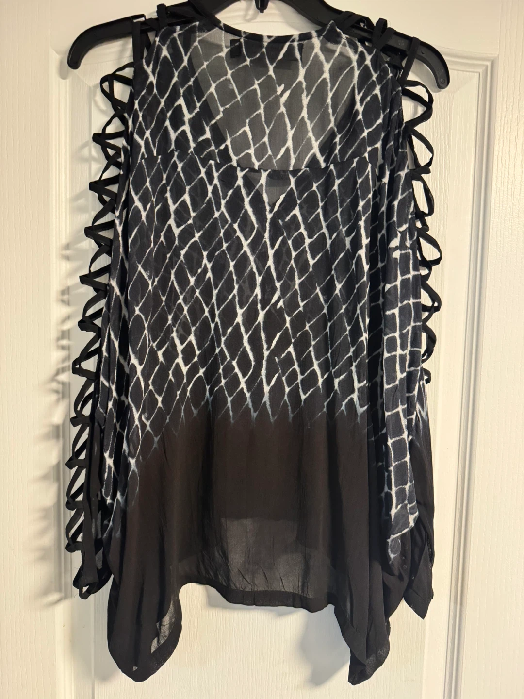 RELIGION Black & White Tie-Dye Cold Shoulder Top XS/8/36 - photo 2