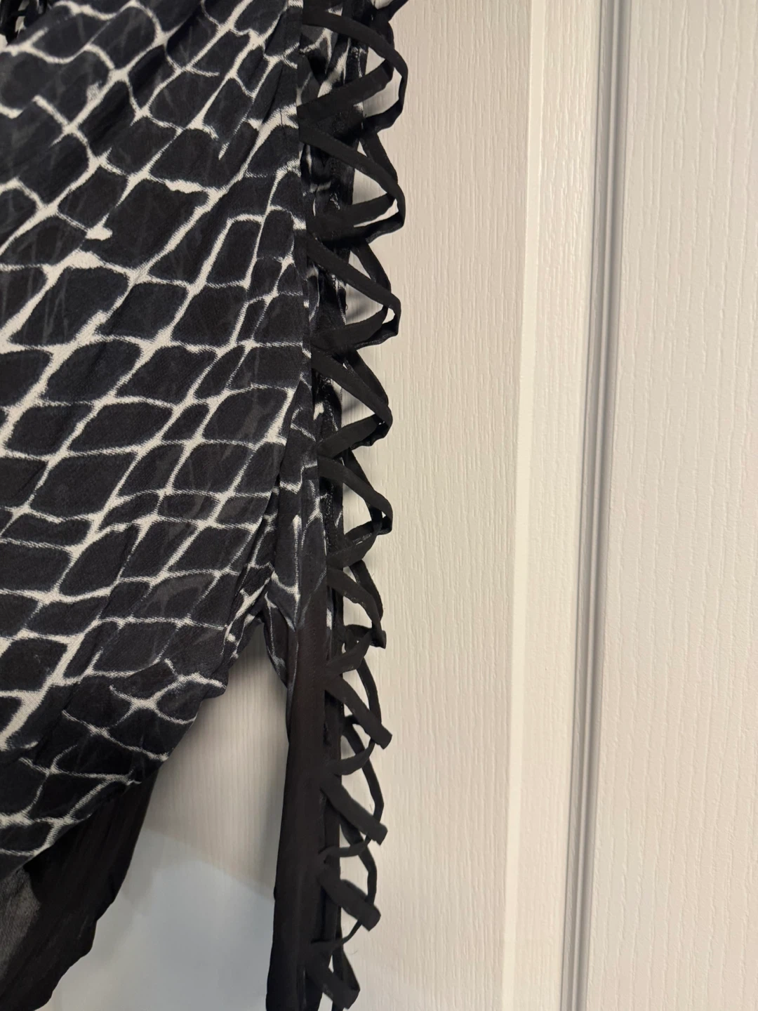 RELIGION Black & White Tie-Dye Cold Shoulder Top XS/8/36 - photo 3