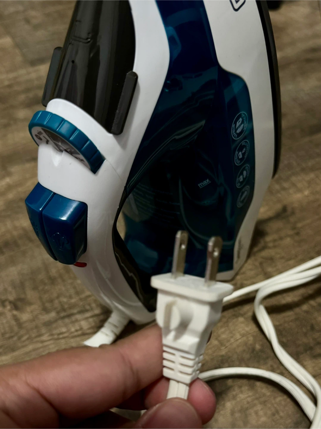 BLACK+DECKER Evensteam Steam Iron - photo 5