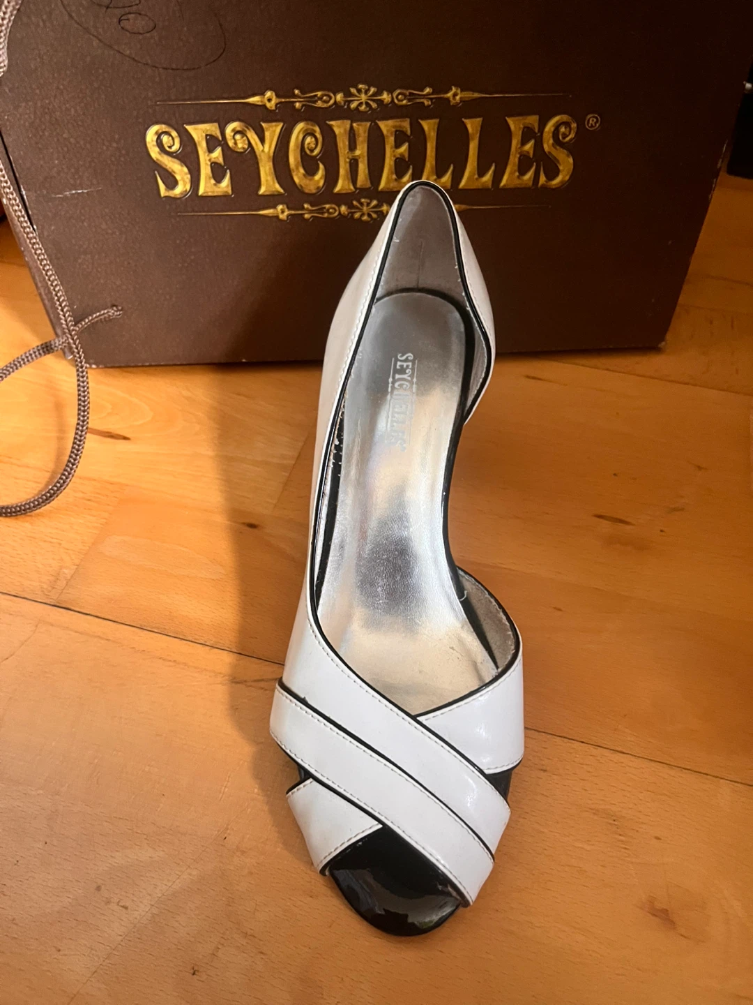 Seychelles Women's White & Black Heels Size 6.5 - photo 3