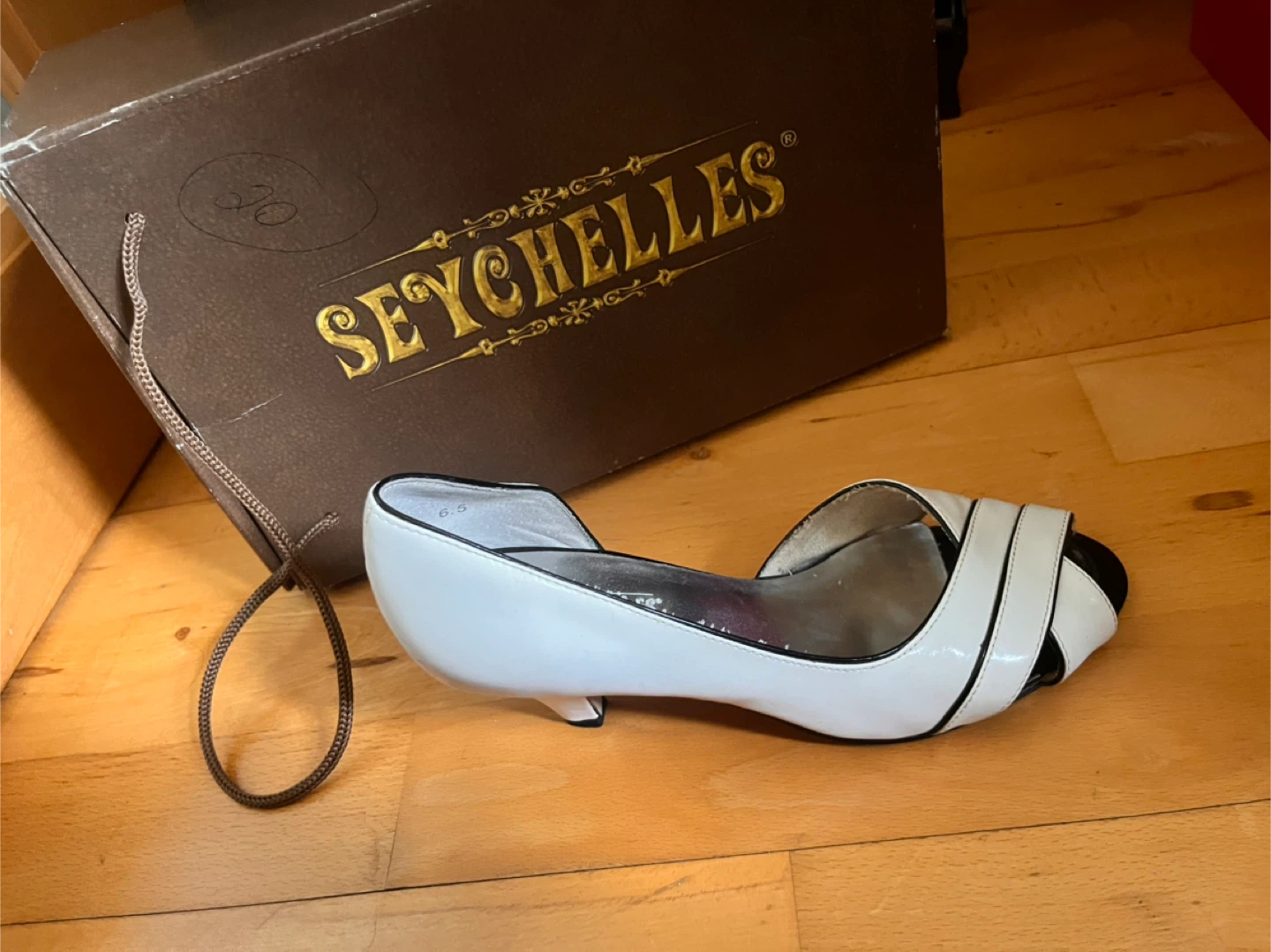 Seychelles Women's White & Black Heels Size 6.5