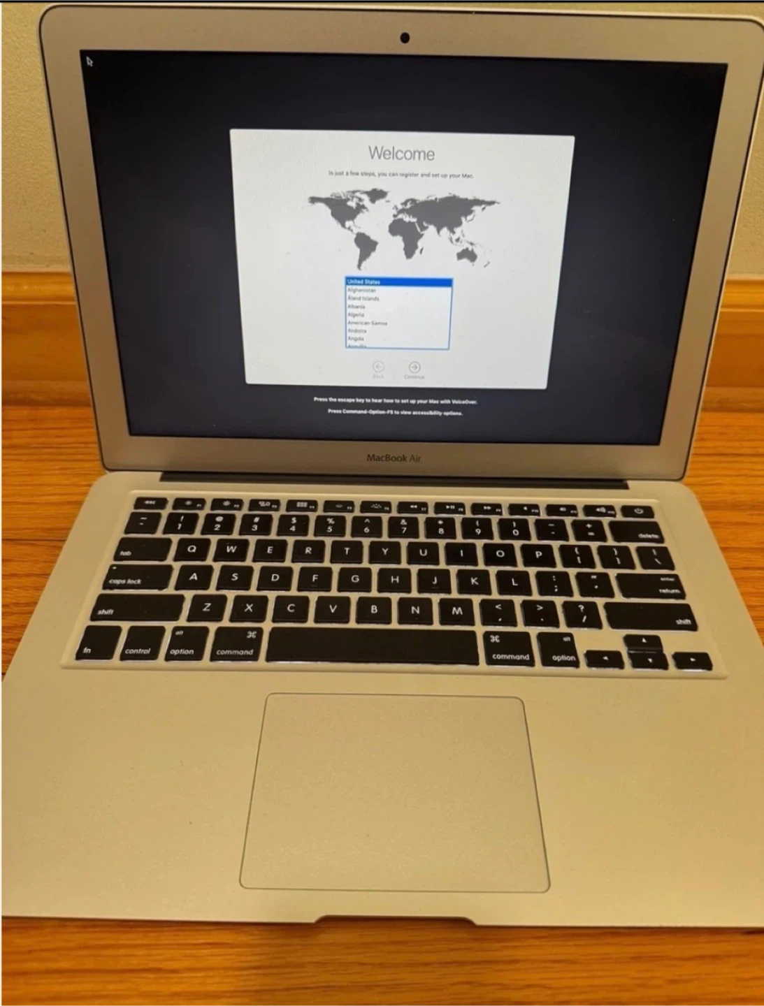 MacBook Air 13” 2015 i5 8gb ram ssd