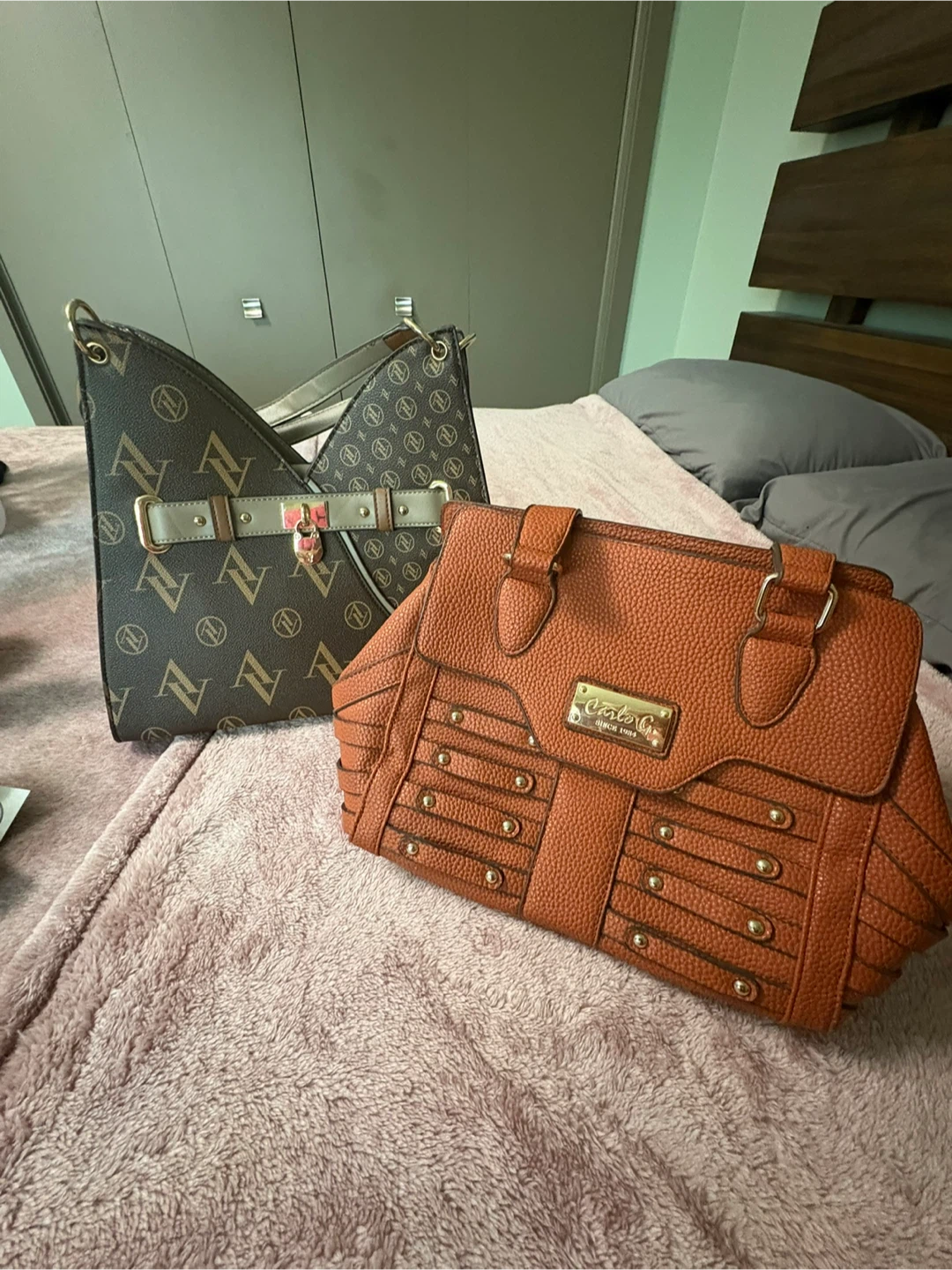Assorted Women's Handbags - photo 3