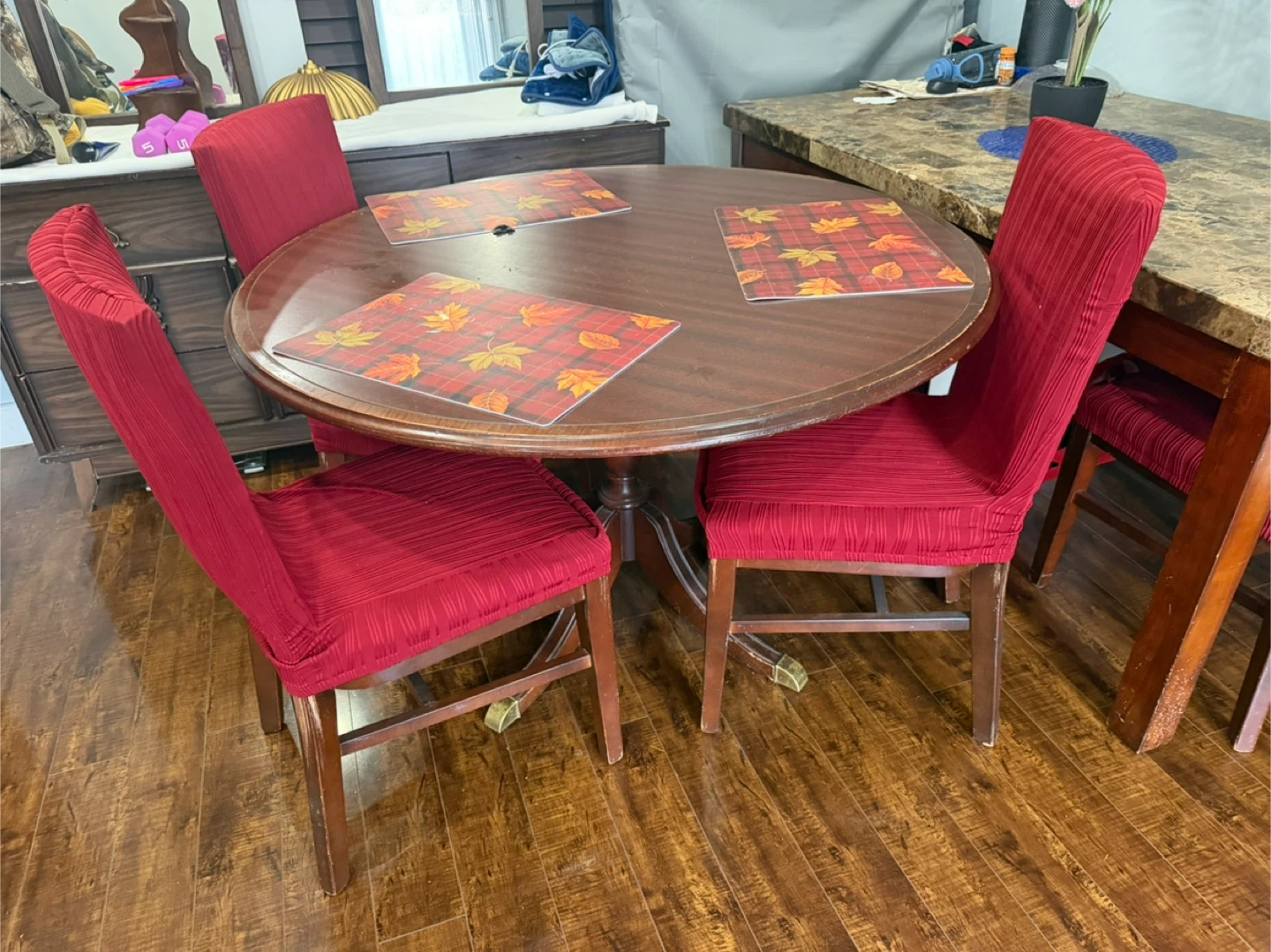 Round Dining Table with 4 Red Chairs - photo 2