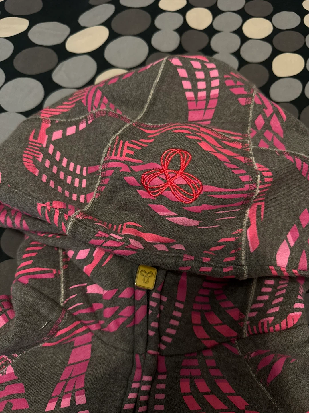 TNA Grey Pink Graphic Sweater - photo 2