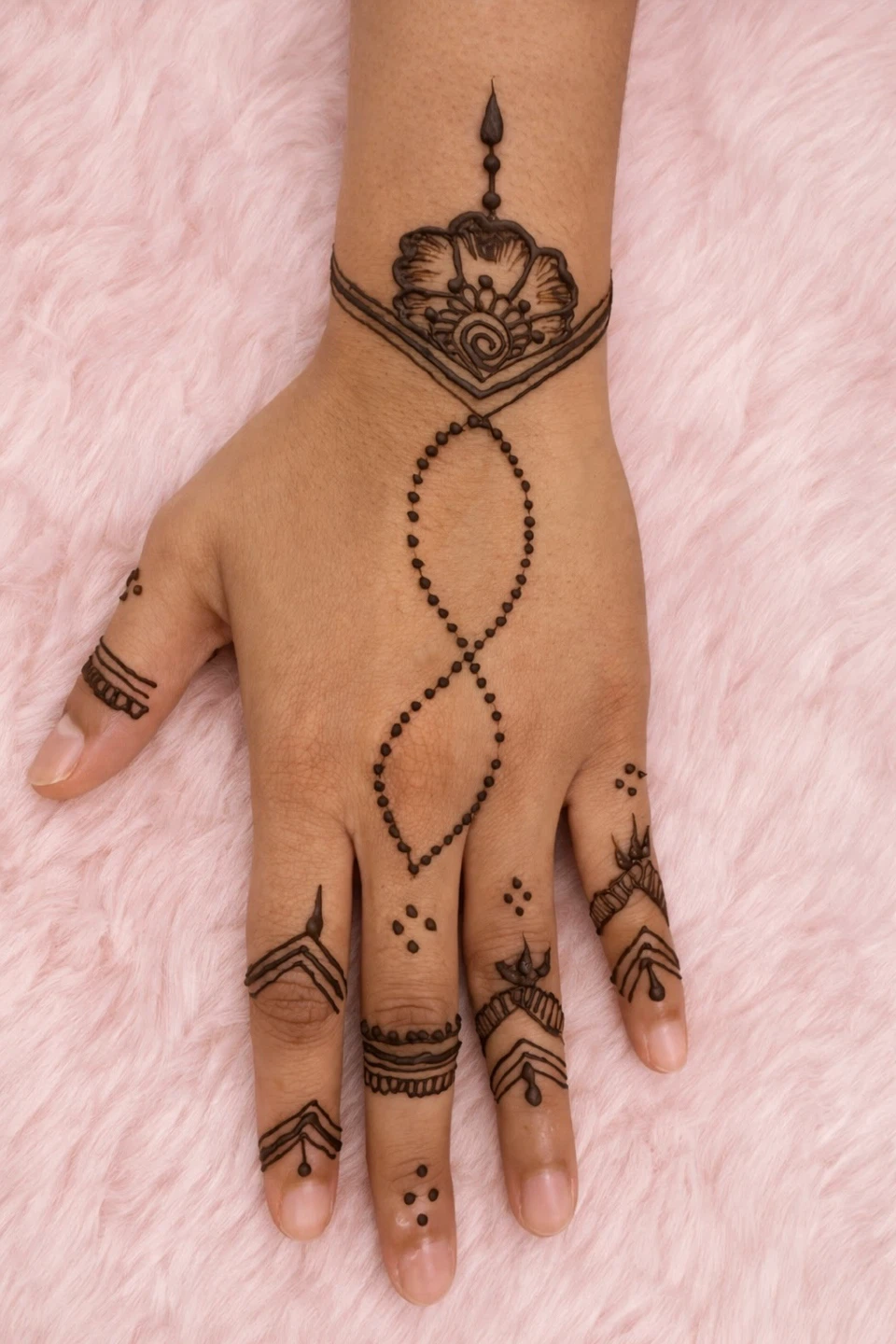 Henna service available-Hamilton area - photo 2